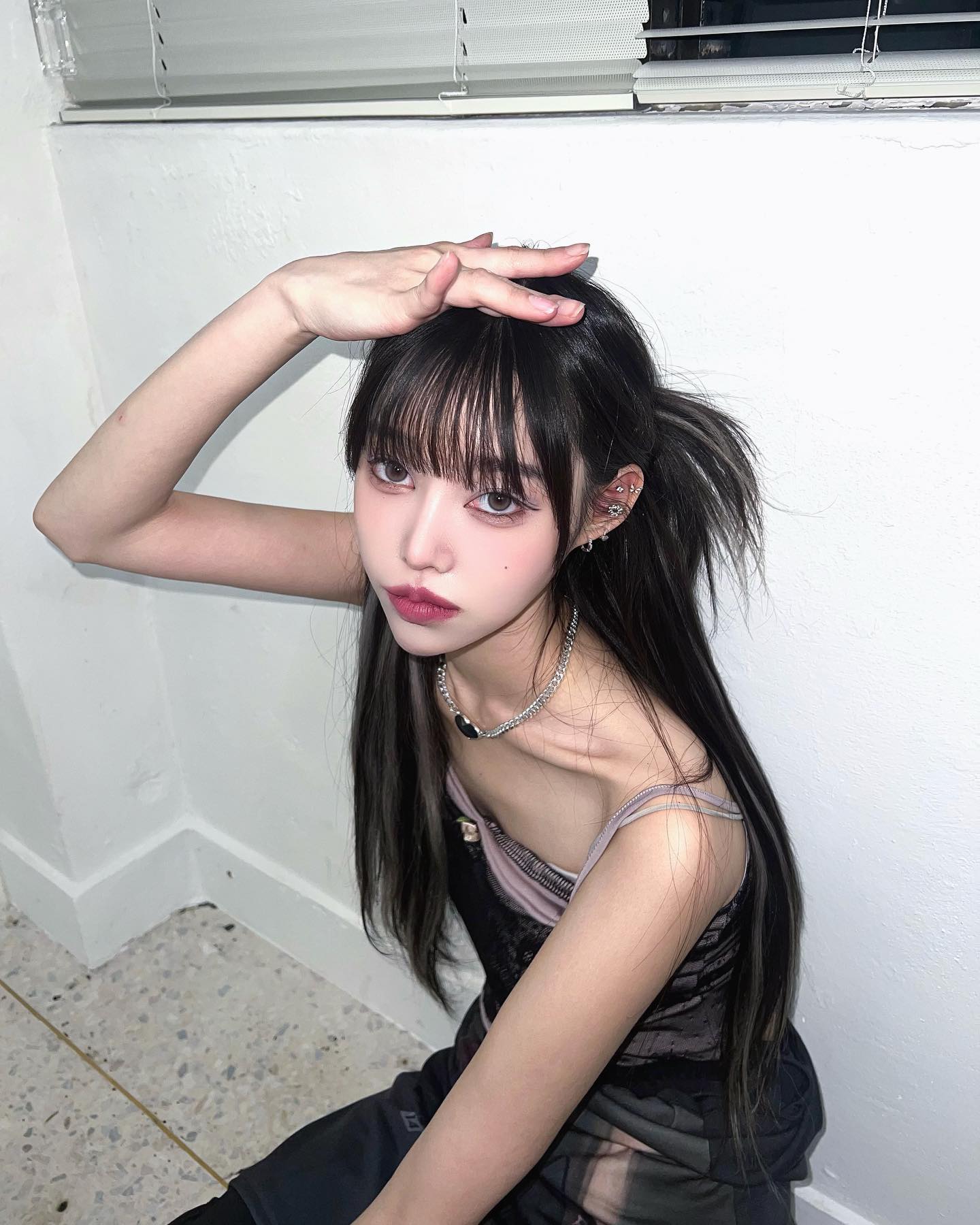 오늘도 쌤 손길타러 총총🐰🤍
항상 어디 원하는지 바로 맞춰주는 울히쌤,, 
피부에서 빛나요.. 물광최고✨
오늘도 섬세한 그녀의 손길에 감동받고 행복하게 촬영〰️🫶🏻🫶🏻