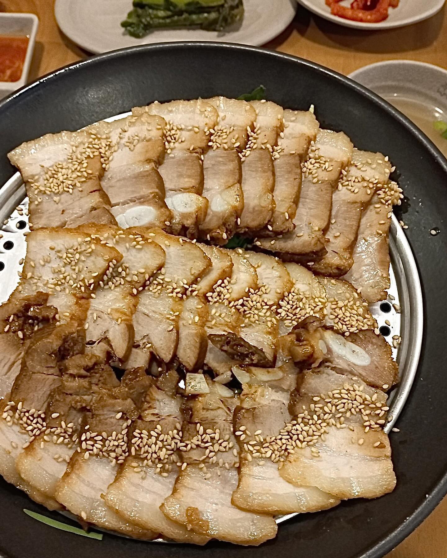 #협찬 #족발야시장

작년말쯤 오픈한 따끈따끈한 신부동 맛집!
부드러운 보쌈에 막국수 띵조합이고~
쌈싸서 야무지게 먹으면 술땡기는 이맛🍺

버스터미널 앞에 있어서 접근성 굿에 포장하면 2000원 할인!

🐷매일 15:00-24:00
🐷신부동 736

#족발야시장천안신부점#천안족발#천안족발맛집#천안야식#천안데이트#천안 보쌈#천안보쌈맛집#천안한식#천안회식#신부동족발#신부동데이트#신부동한식
먹스타그램#먹팔해요#먹스타맞팔