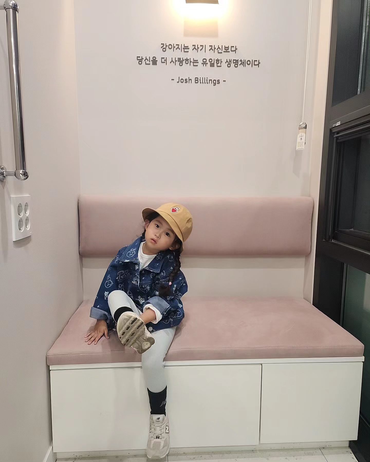 마로 진료 보는동안 
기다려주기 
글귀도 현서도 넘사랑스랍♡
.
.
#멍스타그램 
#슈나우저 
#아기랑강아지 
#댕댕이그램