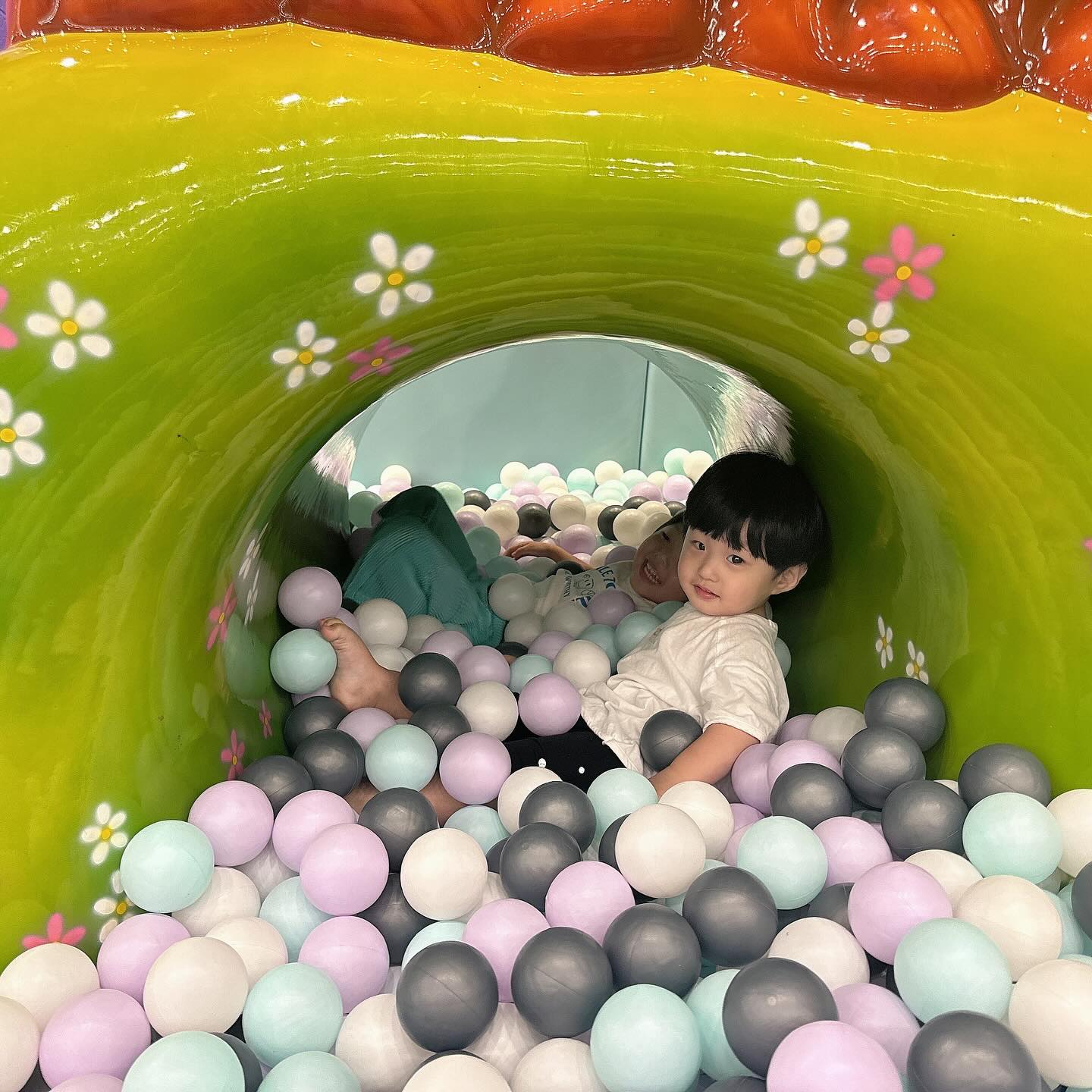 결국.. 키카회원권 끊었다😂
.
.
이둘을 데리고 방학을 무사히
넘길 자신이없어서
키카의 힘을 빌리기로 결심💪🏻
