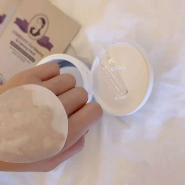 #광고

*청담동 스킨케어샵에서 자체 런칭한 홈케어 제품 소개할게요 🧖🏻‍♀️
goshen_skincare_official X come_duck ♥️

✔️시카 아줄렌 카밍&모이스쳐 토너 패드

수분 공급과 진정에 효과적인 아줄렌 앰플과 병풀,티트리 추출물이
100%순면패드에 가득 담겨있어서 닦토에도 자극적이지 않았고, 수분팩으로 사용해도 쉽게 마르지 않아메이크업 후 수분감이 쭉 느껴졌어요 🫧

✔️시카 릴렉싱&카밍 마스크 (완전 추천♥️)

외부자극으로 지쳐 건조하고 탄력없는 피부에 아주 탁월해요📌
시카 추출물로 보습력이 뛰어나 피부흡수율과 밀착력까지 완벽하더라구요
수분과 영양감을 오래 유지시켜주어 피부를 탄력있고 윤택하게 가꾸는데
많은 도움이 돼요 🫧

청담동 스킨케어샵 원장님의 20년이 넘는 오랜 기반으로 
많은 임상실험과 노력이 깃든 코스메틱 브랜드 come_duck 
12/30까지 코메덕 할인 프로모션이 진행되고 있으니 꼭 사용해보세요 🧚🏻‍♀️

https://smartstore.naver.com/come_duck

#청담스킨케어#압구정스킨케어#도산공원#고센뷰티#고센뷰티메이크업#기초화장품#피부관리법#스킨케어추천