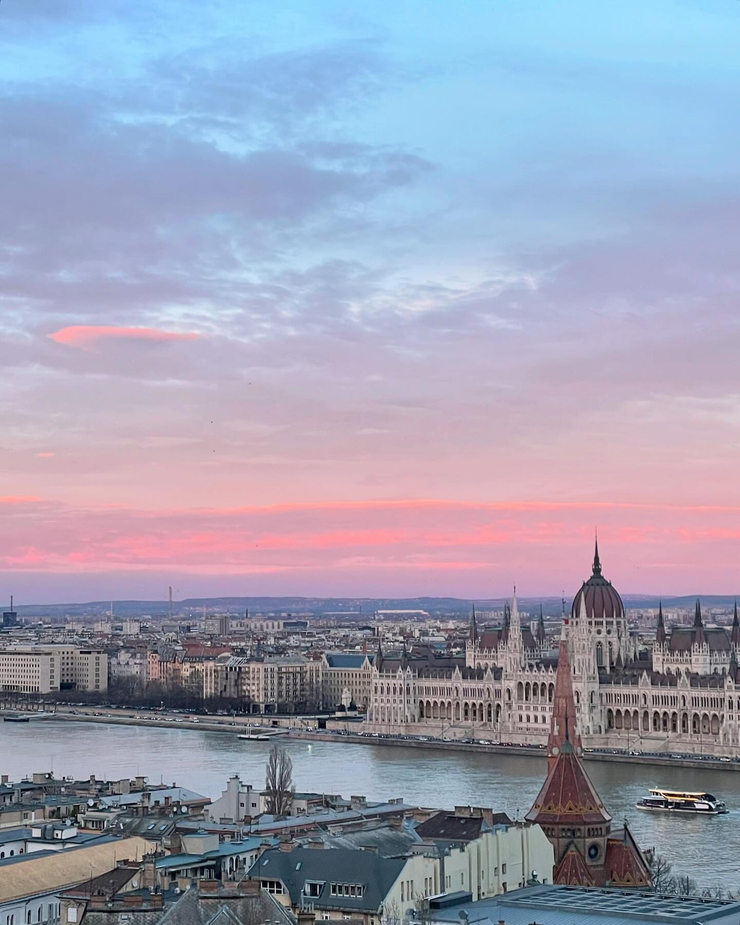 🇭🇺
갤러리보다 이때찍은게 이뻐서••
#헝가리 #hungary #budapest #부다페스트