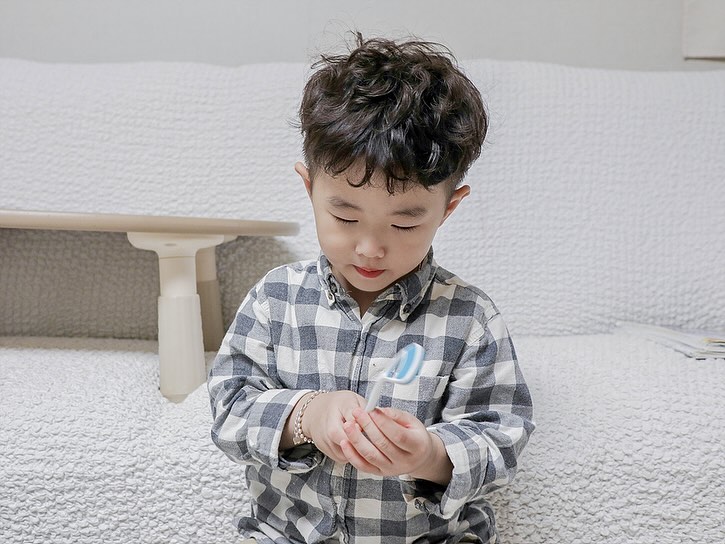 #광고

내일모레 우리 가을하늘
치과 정기검진 ㅋㅋㅋㅋㅋ

두줄로 된 치실은 처음인데
강력하다ㅏㅏㅏㅏ👍🏻👍🏻👍🏻

#플랙커스 #플랙커스치실 #치실추천 #쿠팡치실 
#쿠팡추천 #치실브랜드 #입냄새케어 #혀클리너추천
#구강관리 #입냄새원인 #입냄새제거 #치실사용법
#백태제거 #일회용치실 #혀백태제거 #두줄치실