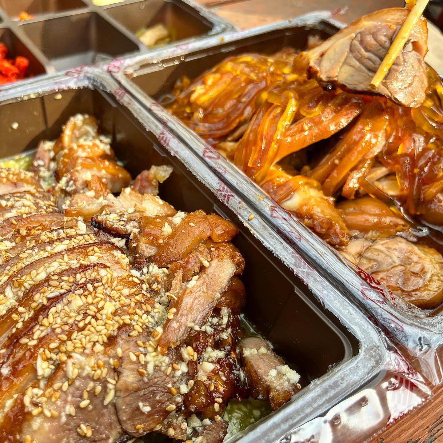 📍 마왕족발

✧ 천사세트 대 (마왕통구이+갈릭족발) 46000원

불족발은 못 먹지만 불족이 땡길 때 먹는 족발이에요
맵기 조절도 가능한데 당면도 들어가서 존맛 !
그리고 마늘족발 여기서 처음 먹어봤는데 그냥 존맛이어서 최애 족발이 되었어요🥹

#딤딤맛집 #대전 #대전여행 #대전맛집  #food #대전데이트  #먹스타 #먹스타그램 #맞팔 #선팔 #선팔하면맞팔 #followforfollowback #like #daejeon #족발 #마왕족발
