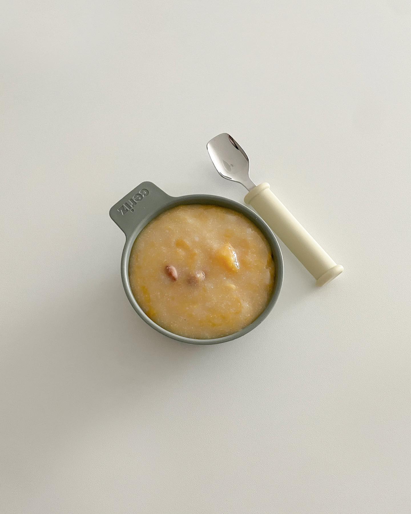 𝟰𝟴𝟵𝗱𝗮𝘆𝘀 (𝟮𝟰𝟬𝟭𝟬𝟵)

신토불이 송민 🍽️

민이 할부지가 키운 늙은호박으로 할미가 만들어 보낸 호박죽🥣
난 (안가리고 다 잘 먹는데) 팥죽 호박죽 콩국수 등등 절대 안찾아먹지만
민이는 잘 만 먹는당, 그래서 할미도 엄청 뿌듯+좋아한다ㅋㅋㅋㅋㅋ
이렇게 먹어주는거 보면 참 고맙다
최근 육아 스트레스 하늘을 치솟았는데 밥이 제일 큰 듯,,
오늘은 이제 밥 저녁 한끼 남았다 애미야 힘내자 😂