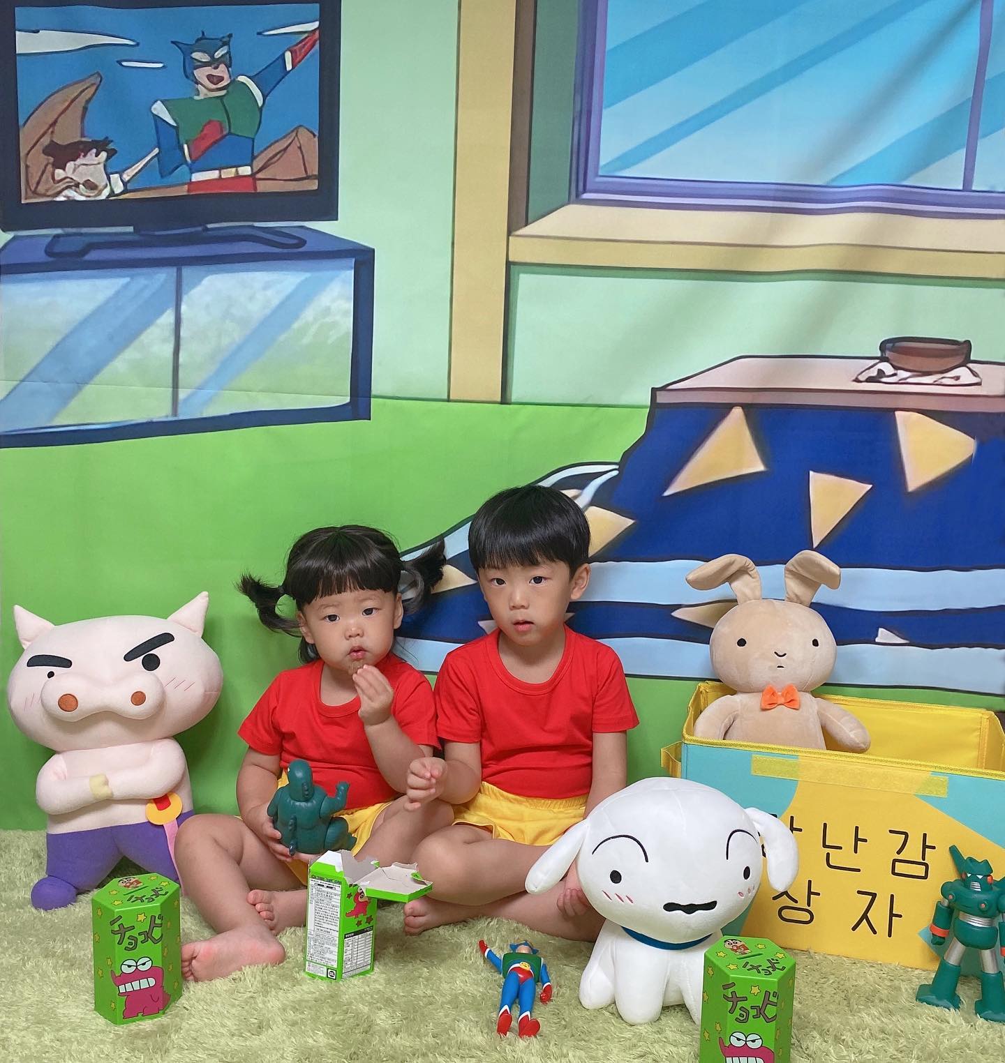 ㅤㅤㅤ ㅤㅤ ㅤㅤㅤ ㅤㅤ 
올망졸망 우리아이는 못말려 컨셉 😎 
ㅤㅤㅤ ㅤㅤ ㅤㅤㅤ ㅤㅤ 
너무너무 귀여운 컨셉이에요 ! ㅤㅤㅤ ㅤㅤ 
ㅤㅤㅤ ㅤㅤ 
티비보는 뒷태도 넘 귀엽쥬 ㅋㅋㅋ ㅤㅤㅤ ㅤㅤ 
ㅤㅤㅤ ㅤㅤ 
혼자 찍어도 예쁘지만 남매, 자매, 형제 같이 찍어도 예뻐요 ♥️ㅤㅤㅤ ㅤㅤ 
ㅤㅤㅤ ㅤㅤ 
오픈 기념 10% 할인중으로 서두르세요 !! ㅤㅤ ㅤㅤ 
ㅤㅤ ㅤㅤ 
올망졸망 아이는 못말려 olmang.zulmang_bebe 
ㅤㅤㅤ ㅤㅤ 
ㅤㅤㅤ ㅤㅤ 

ㅤㅤ ㅤㅤ 
ㅤㅤ ㅤㅤ 
ㅤㅤ ㅤㅤ 

ㅤㅤㅤ ㅤㅤ 
ㅤㅤㅤ ㅤㅤ 
ㅤㅤㅤ ㅤㅤ 
ㅤㅤㅤ ㅤㅤ 

ㅤㅤㅤ ㅤㅤ 
ㅤㅤㅤ ㅤㅤ 

ㅤㅤㅤㅤ ㅤㅤ 
ㅤㅤㅤ ㅤㅤ 
ㅤㅤ ㅤㅤ 
ㅤㅤㅤ ㅤㅤ 

ㅤㅤㅤ ㅤㅤ 

ㅤㅤㅤ ㅤㅤ ㅤㅤㅤ ㅤㅤ 
ㅤㅤㅤ ㅤㅤ 
ㅤㅤㅤ ㅤㅤ 
ㅤㅤㅤ ㅤㅤ 
ㅤㅤㅤ ㅤㅤ 

#올망졸망셀프촬영 #짱구컨셉 #아기짱구 #짱구는못말려 #짱구 #아기셀프촬영 #아기스타그램 #셀프촬영 #아기소품대여 #돌셀프촬영 #육아소통 #육아정보 #300일셀프촬영