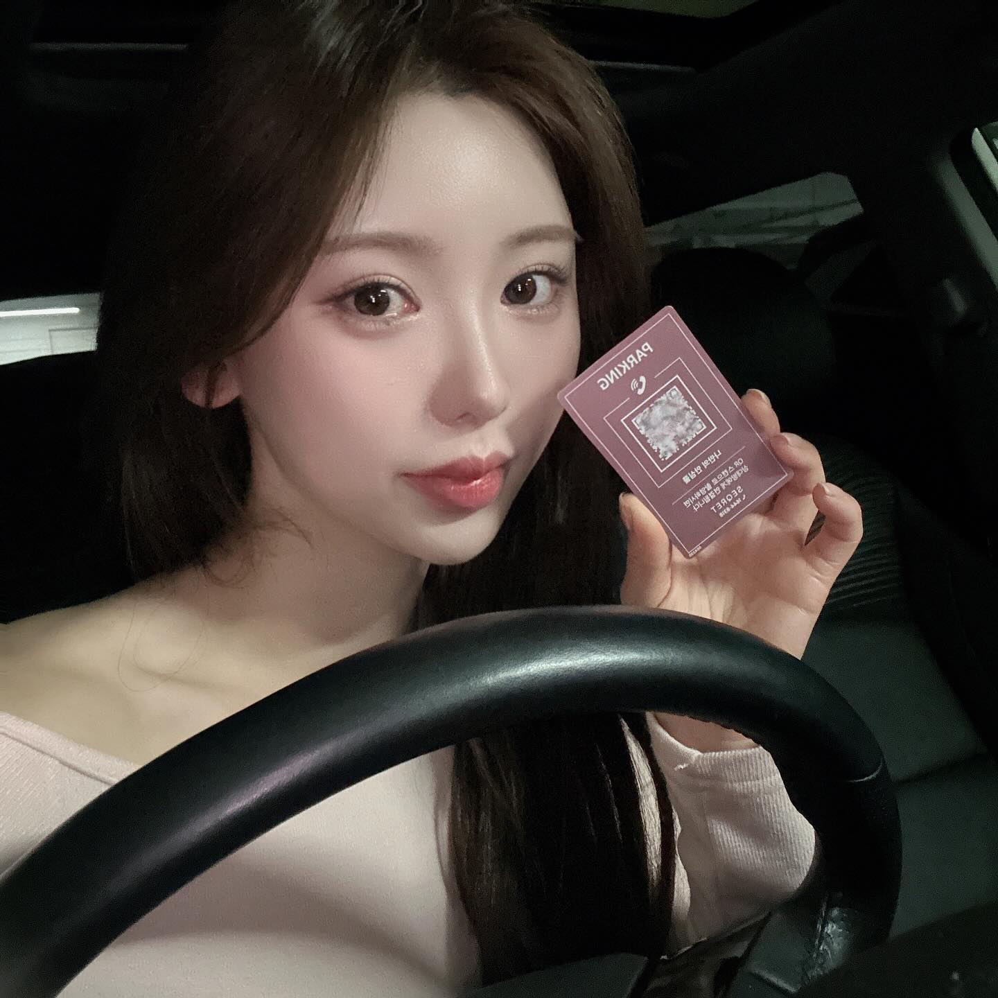 #광고 seqret_tm 

주차번호판 대신 큐알코드로!
발신자는 전화번호 입력하는 번거로움 없어 좋고,
사용자는 개인정보 노출 위험 없어서 좋은😃
전화번호가 보호되는게 이렇게 맘 폄한 일인 줄 몰랐네요👍🏻
패키지가 고급스러워 선물용으로도 좋으니
차 산 친구. 가족에게 뻔한 방향제 선물대신 큐알번호판 선물하세요🩷

#큐알번호판 #시큐릿 #안심번호 #안심번호판 #주차번호판 #새차선물 #신차선물 #신차선물추천 #새차선물추천 #차쟁이 #차스타그램 #카스타그램 #자동차 #차량용품 #운전자필수템