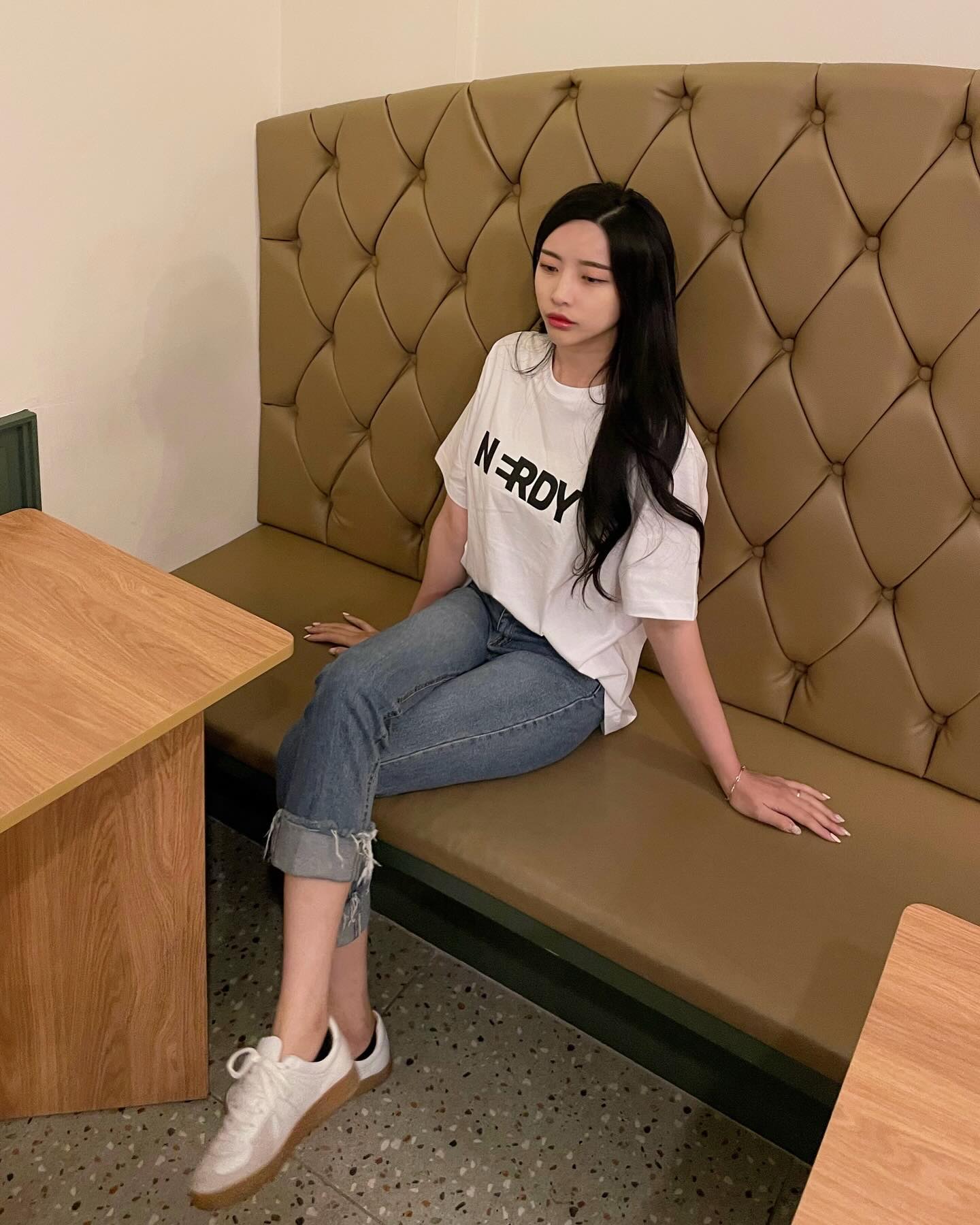 늘어남이 없이 내구성이 좋은 #널디 #반팔티셔츠
이번 여름내내 편하게 주구장창 입을 예정 ◡̈⋆* !!!
­ 
#제품협찬 nerdyofficial
#NERDY #블랭크빅르고반팔티셔츠