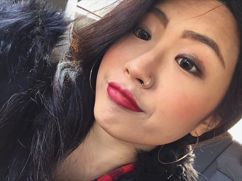 Yesss I do miss 19 years old Hyeji Kim with her nose pierced ! Hehe Still remember how much I was nervous when I went to the piercing shop near King stn, Toronto. Believe or not that was my second one !!

나중에 고객서비스 일 안하게 되면 1번으로 다시 하고 싶은건 바로 바로 내 코피어싱!! 두 번도 뚫었는데 세 번째도 당연히 무섭겠지만 ㅎㅎ 귀 그렇게 많이 뚫어도 금방 아물었는데 코는 잘 아물지도 않고 너무 잘막혔었다 그래두 나는 너무 맘에 드는걸?! 언제쯤 다시 할 수 있을까나 

#워킹홀리데이#19살#workingholiday#toronto#cananda#19yearsold#nosepiercing