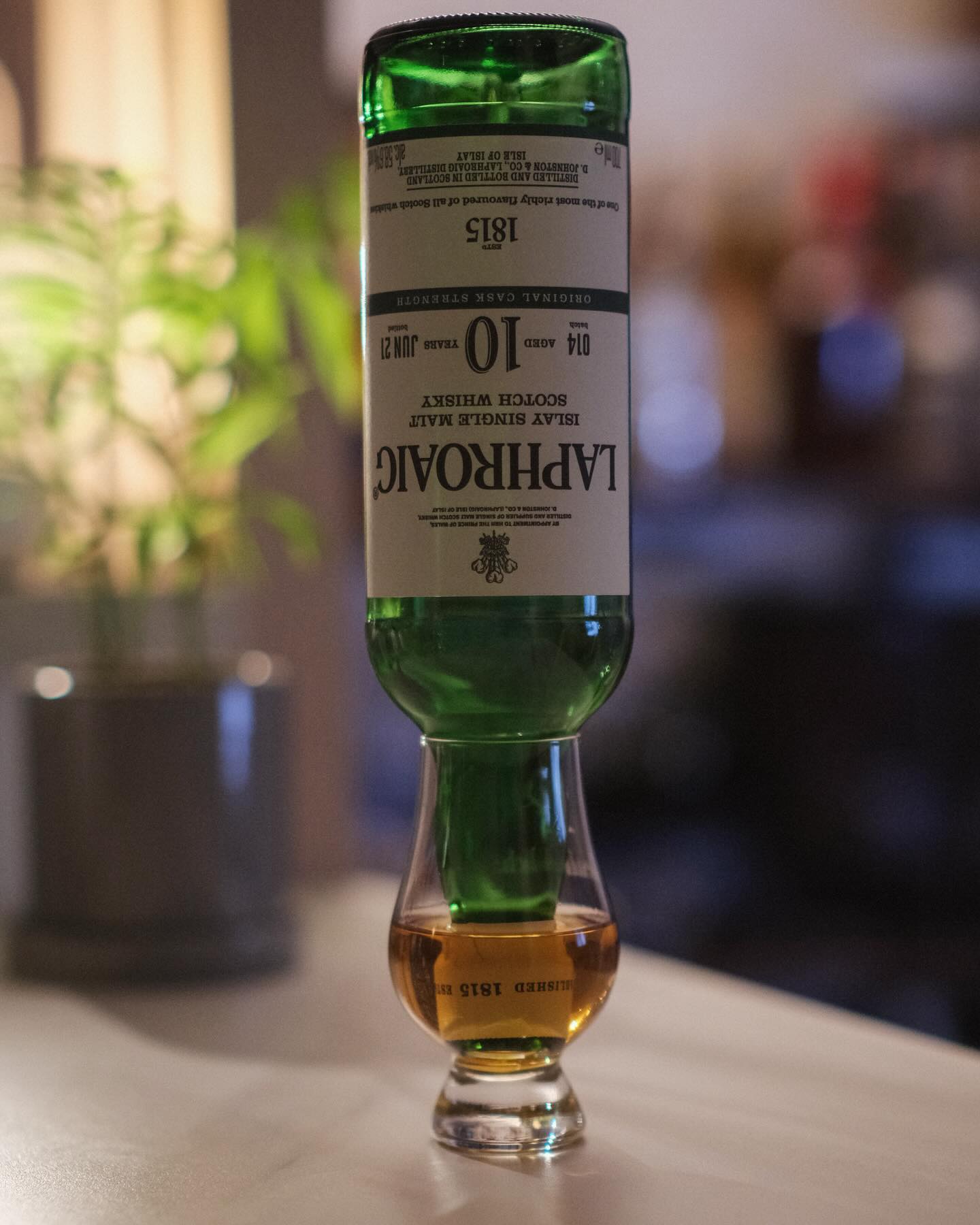 #laphroaig10cs 

어젠 와인 세미나 갔다가 집에 귀가하니 피트가 당겨서
좋아하는 라프로익 한잔했습니다🥃

병원은 싫어하는데 라프로익 향기는 왜 이렇게 좋은지ㅋㅋㅋㅋ

#바틀킬 했으니, 다시 한병을 추가 구매할때가 왔군요🤣

LAPHROAIG 10 CS Batch 14, 58.6%
⠀
⠀
#라프로익
#🥃
#위스키
#술스타그램
⠀⠀
⠀
-
laphroaig 
#laphroaig10caskstrengthbatch014 
#피트위스키 #라프로익10cs 
#laphroaigdistillery 
#laphroaig #islay #islaywhisky 
#whisky #whiskey #homebar #홈바
#whiskylover #whiskeylover
#ウイスキー
#ウイスキー愛好
#위스키바이블 #위스키그램 #follow #선팔 #맞팔