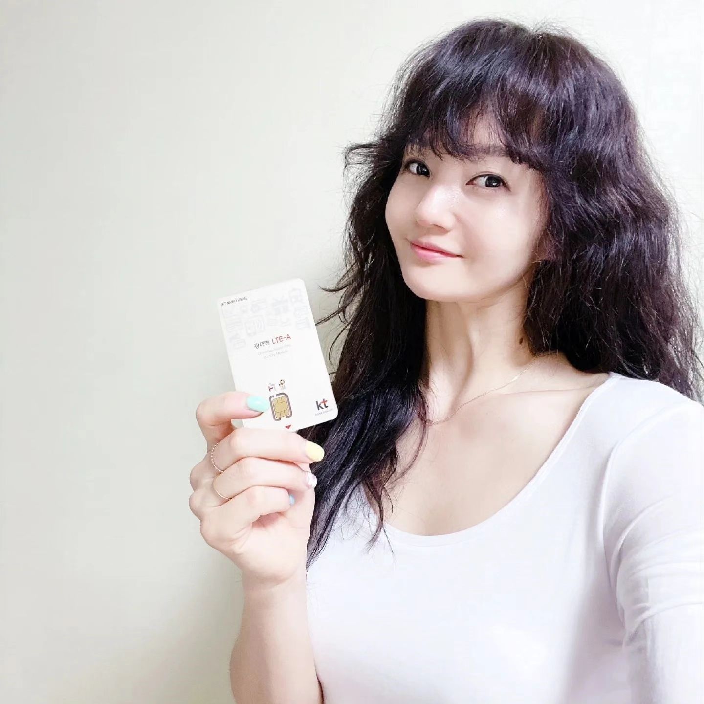 #광고 kt_mmobile

기다렸던 아이폰 15를 
주문하면서 통신사는
kt M모바일로 선택했어요

약정도 없고 월 납부요금도
저렴하기에 자급제 폰에는
알뜰폰 조합이 좋거든요💯

때마침 kt M모바일에는 
아무나 결합 서비스가 있어요📢

가족, 지인. 랜선친구 아무나 상관없이 
결합할 수 있고 셀프로 가입이 가능해요

최대 20GB 제공은 
데이터 제공 요금제 결합 시에만 
지급받을 수 있으니 이 부분 참고하세요!

그래서 저는 요금제를
kt M모바일 모두다 맘껏 7GB+(PAY쿠폰_5000P)으로 선택했답니다

아무나 결합 덕분에 데이터를 한달 기준 
7GB 데이터에서 5GB 데이터를 
매달 한 번씩 받을 수 있고요

월 최대 12GB나 이용가능하면서
가격은 1만원대 후반이에요😍

게다가 가입하면 2년 동안
매달 네이버페이 5천 포인트도
무료로 제공돼요

만족할수밖에 없는 조합
완전 꿀 조합이죠?!🌈

#결합 #아무나결합 #네이버 #네이버페이 #간편결제 #갤럭시z플립5 #갤럭시z폴드 5 #아이폰15 #아이폰15프로 #아이폰15프로맥스 #아이폰14 #아이폰SE3 #갤럭시S23울트라 #ktM모바일 #kt엠모바일 #마음놓고쓰다 #알뜰폰요금제 #무제한요금제