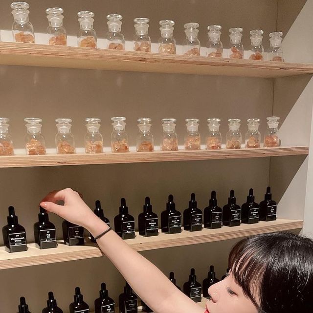 심아람 on Instagram: "나만의 몽파리 만들기 대성공!! 고급진 분위기에서 달달한하루🖤"