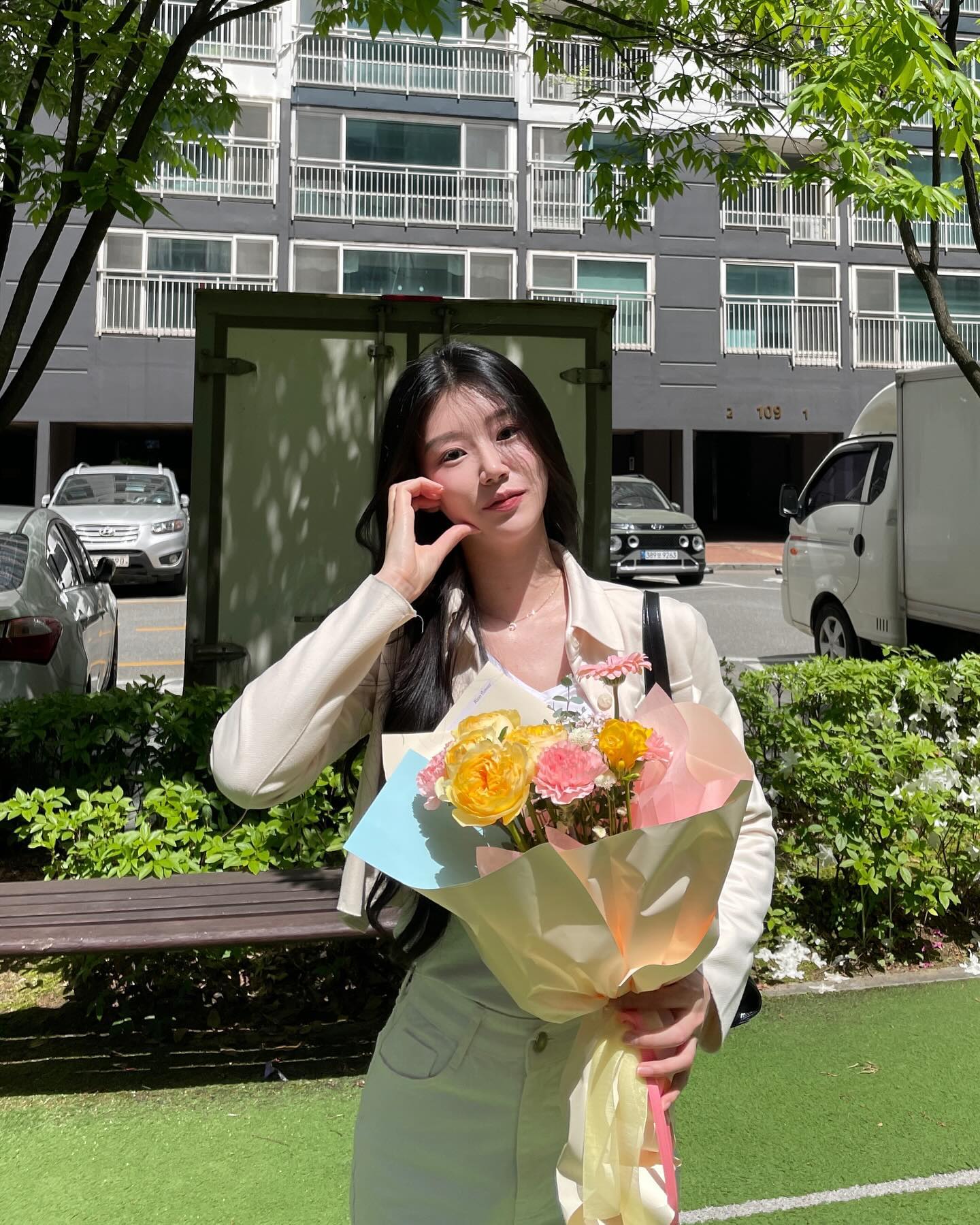 센스쟁이 서프라이즈 장인 나미와🩵🤍
축하해준 분들 덕분에 더 행복하게 지냈다

올해 생일도 감사합니당😚

👟😳신발 넘 맘에 들구요
🌷🎀항상 마음 담아 준 예쁜 꽃이랑 손편지 고마워요 나나미!!