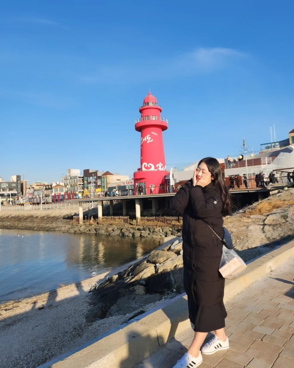 스물여섯에는 좀 더 많이 웃고 행복해지기~ ❤️
2024년 올해는 다들 행복한 일들만 가득가득하세유~~~