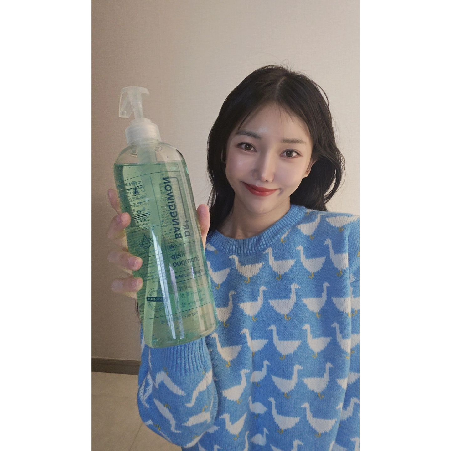 #서포터즈 #닥터방기원 
다시마샴푸답게 찌인한 다시마 원액처럼 점성가득
탈모완화에 도움을 주는 닥터방기원 다시마샴푸
컬러도 너무 예쁘고 향이 진짜 오묘하게 
흔한 샴품향이 아니라 고급스러운 향이라
너무 좋았어요!!☺️
이중 샴푸를 안해도 두피가 너무 시원하고
좋더라고요!!👍

식약처인증 탈모증상완화 기능성 제품
딥 클렌징 & 피지 조절
피지와 노폐물로 답답한 두피를 딥 클렌징
피지 조절에 도움을 주어 다양한 두피 고민 케어
다시마 : 알긴산, 단백질을 비롯한 풍부한 미네랄이
 가늘어진 모발과 민감해진 두피에 영양을 공급하고 
노폐물을 흡착해 강력한 세정력 선사

#광고 #닥터방기원 #drbanggiwon #다시마샴푸 #닥터방기원다시마샴푸 #닥터방기원샴푸 #캡슐샴푸
#지성샴푸 #탈모샴푸 #샴푸추천

dr.banggiwon

​
​