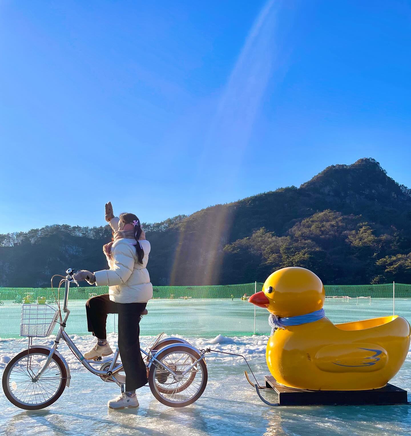 오리썰매는 처음이야~~!🐤🛷✨
#너무재밌지만 #너무추워서 
#오래탈수가없당 #따뜻한옷필수 ⭐️
