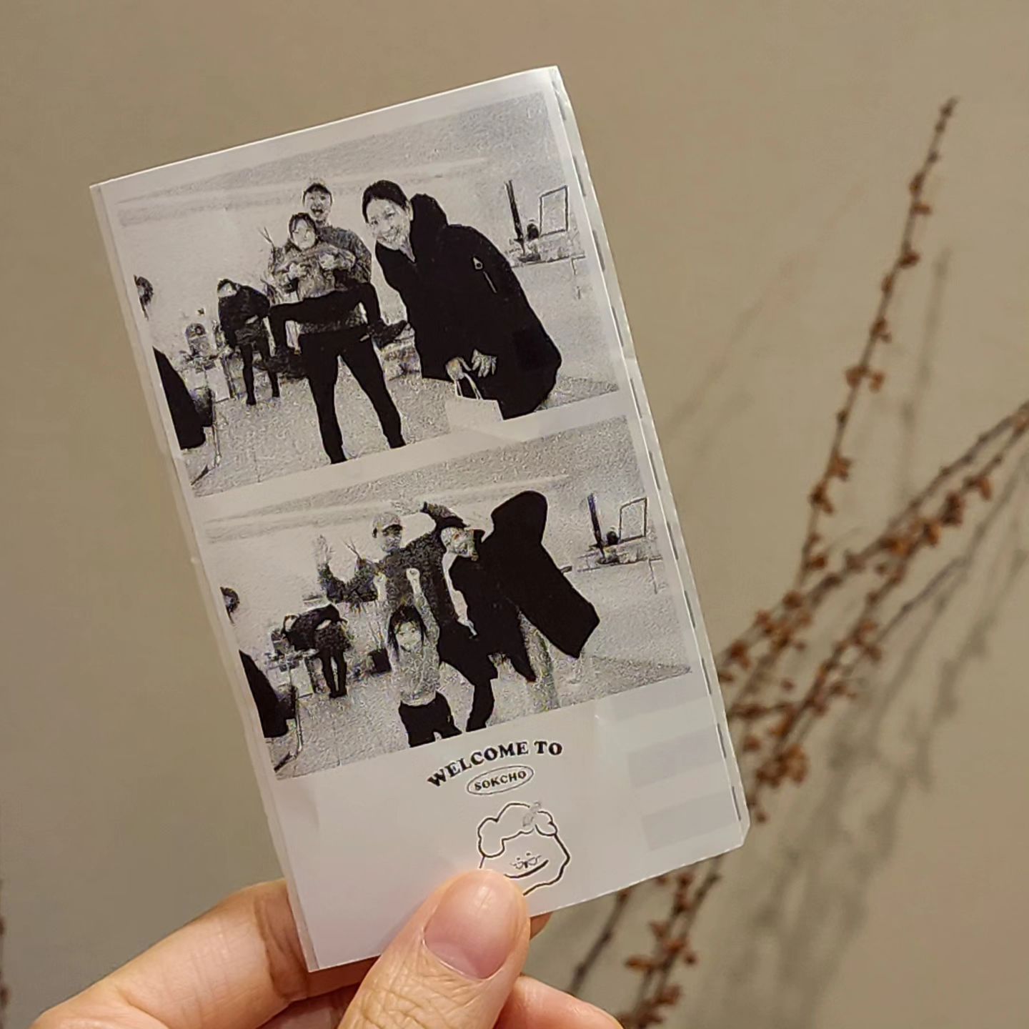 다들 연말을 잘 보내고 계실까요?

전 가족들과 함께 속초에서 겨울 바다와 설산을 보며 한해를 마무리했어요.
탁 트인 경치에 마음도 시원하게 비워진 느낌입니다.

다가오는 2024년도 하루하루 잘 채워가길 바라며,
모두 새해 복 많이 받으세요. :)