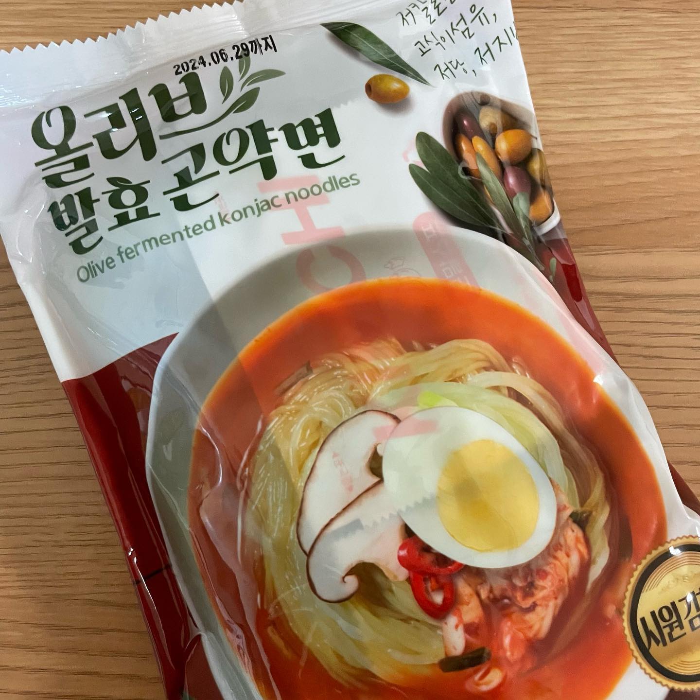 #할인구매 clean24_official #올리브곤약면 #시원김치면
라면보다 더 간편하고 칼로리도 낮고 포만감이!! 너무너무너무 맛있게 먹었어요! 면 귀신인데 곤약면도 이런 방법으로 먹으니 너무 맛있네요
#곤약 #올리브발효곤약면 #다이어트 #맞팔 #신상품나왔을땐  #곤약간식 #곤약면요리 #아기자기 #08L