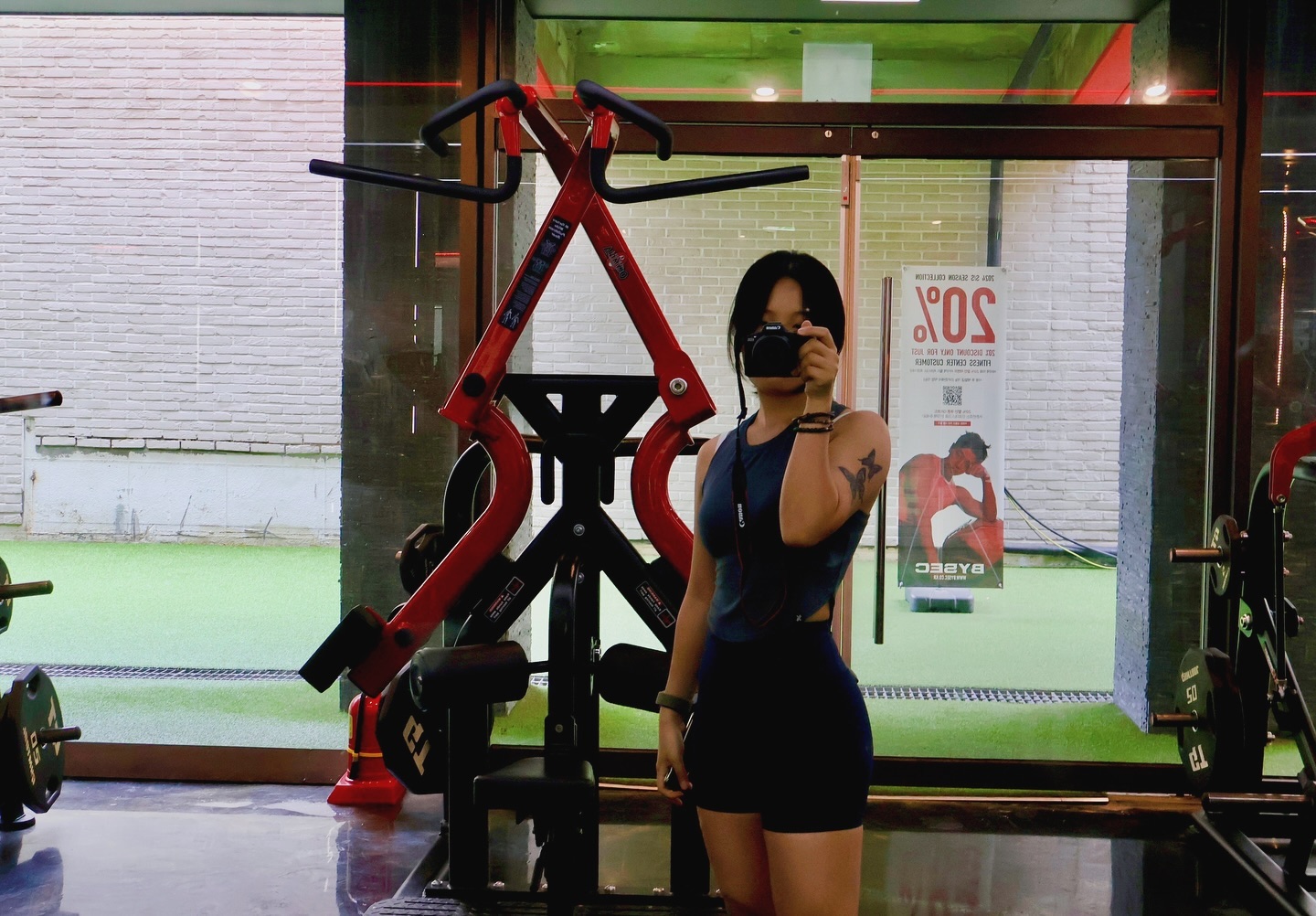 #헬스장투어 bysec_worldfitness 

제가 이번에 역삼에 있는 바이젝 월드 피트니스에다녀왔는데,
정말 없는 거 빼고 다 있는 헬스장이었어요!!

필라테스샵, 스크린골프, 스크린테니스, 태닝룸, 스파링 케이지, 프레시 크레딧(무인 셀러드 매장), 바디네컷 등등

다 구경하고 둘러보는 데만 30분은 걸린 것 같아요ㅋㅋ

좋은 웨이트 기구들 보면 운동 욕구 뿜뿜 올라가니까
평소에 헬스 좀 한다 하시면 꼭꼭 가보시면 좋을 것 같아요🔥

#운동기록 #ㅇㅇㅇ