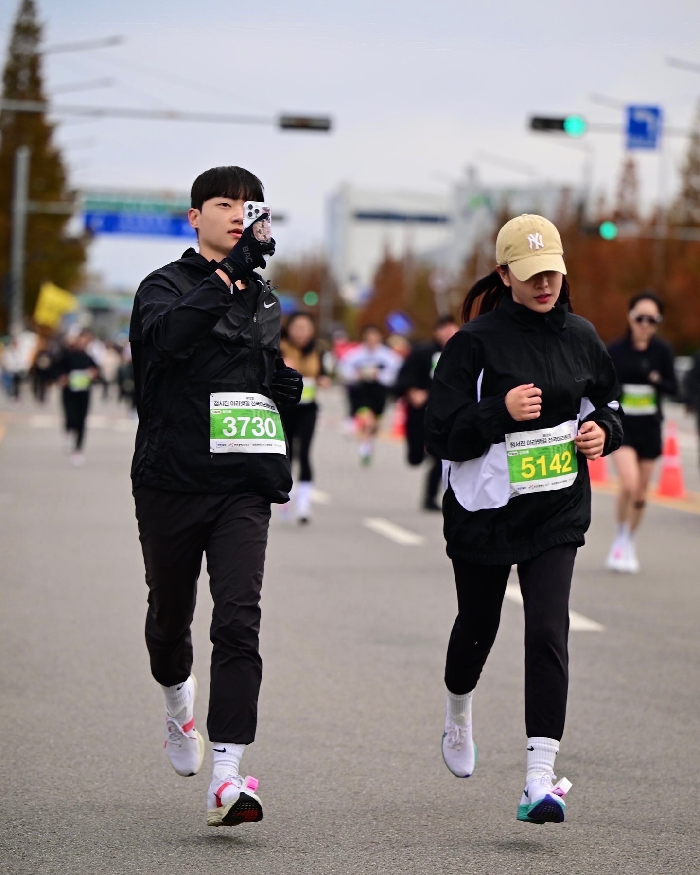 #정서진마라톤 #정서진아라뱃길마라톤 

🏃
함께하는 두 번째 마라톤 대회!
정서진마라톤에 다녀왔다!

이번에는 제대로 된 10km 코스를 다녀왔다👍

55분 페이스메이커로 다녀왔는데,
53분이라는 좋은 기록으로 들어와줘서 내가 더 뿌듯뿌듯✨

컨디션도 안 좋아서 힘들었을 텐데 대견하다☺️

초밥 & Le Grand Theatre & 영화까지!
(영화는 별로,,)

고생했어🔥

#러닝 #러닝스타그램 #런닝 #런닝스타그램 #run #running #런린이 #마라톤 #marathon #아라뱃길 #정서진 #LeGrandTheatre