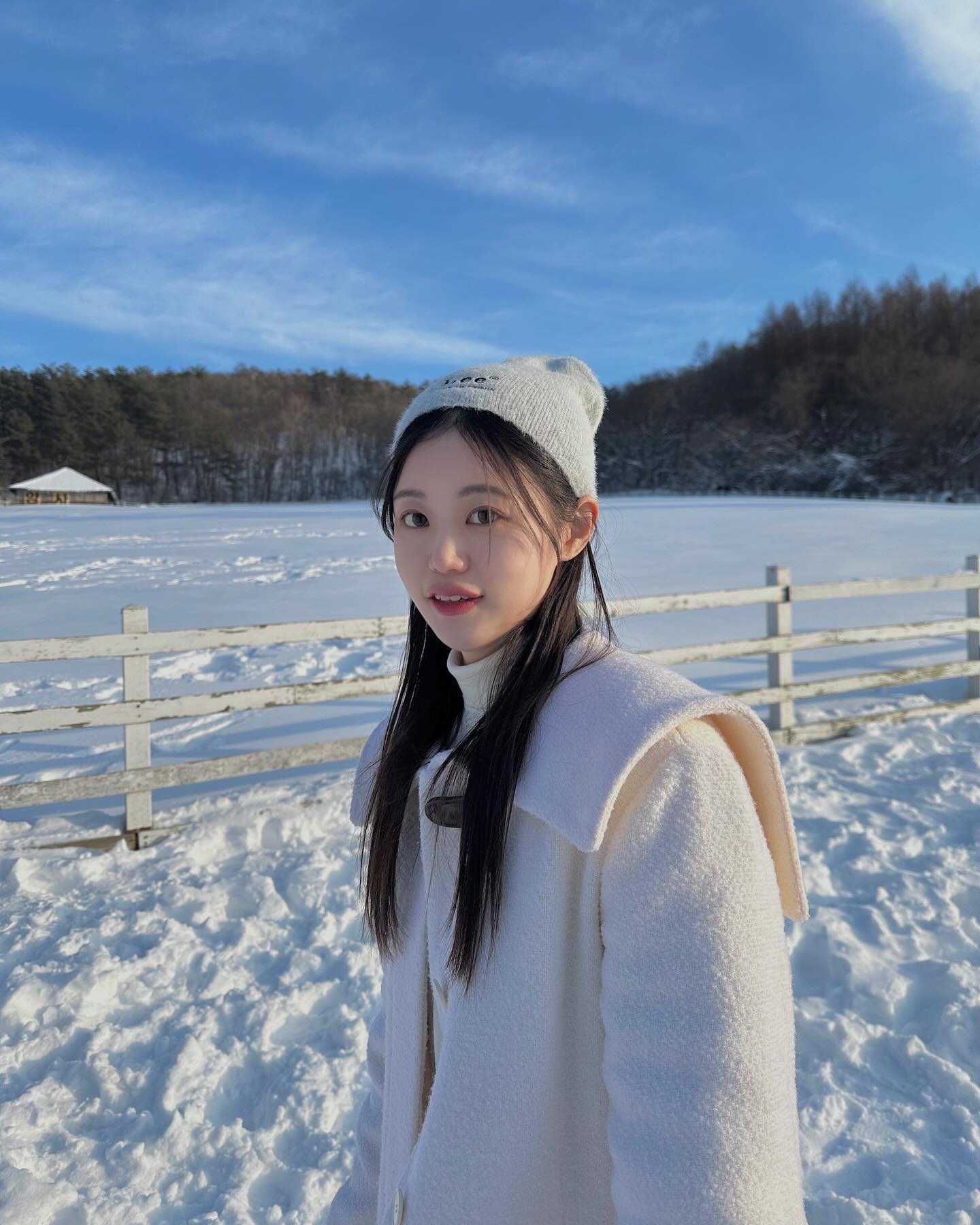 추워도 눈 펑펑 내리는 겨울이 좋아요☃️❄️🩵🤍🤍

많이 여쭤봐주신 코디 정보는 하이라이트에 올려두었어요🩵🤍
🧤my Coordination information :D in Highlights 🧤