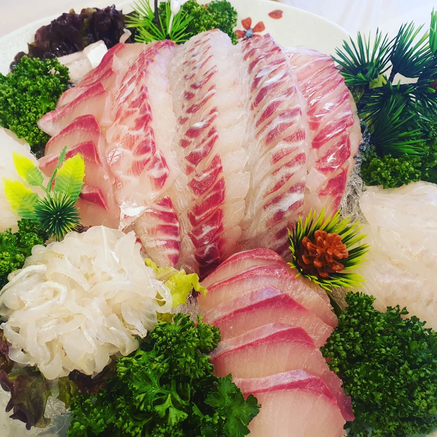 오랜 단골집!
무조건 믿고 먹을 수 있는곳👍
싱싱한 활어회 그리고 홍게!
배가 터지도록😆
with 청하🍶
꺄 행복해~~~
.
.
.
.
#겨울여행 #대포항맛집 #팔팔회센타 #최애횟집 #믿고먹는회 #먹방기록 #먹순이 #먹팔해요 #먹스타 #먹방맞팔 #먹방 #먹방스타그램 #먹스타그램 #맛있는소통 #맛집소개 #맛집투어 #맛집추천 #맛집스타그램 #먹고먹고또먹고 #먹스타소통 #먹팔하면맞팔 #먹팔맞팔 #신혼놀이 #너뿐이야 #너랑결혼하길참잘했다 #너랑노는게제일재밌어 #선팔맞팔 #주말먹부림 #주말여유 #주말여행