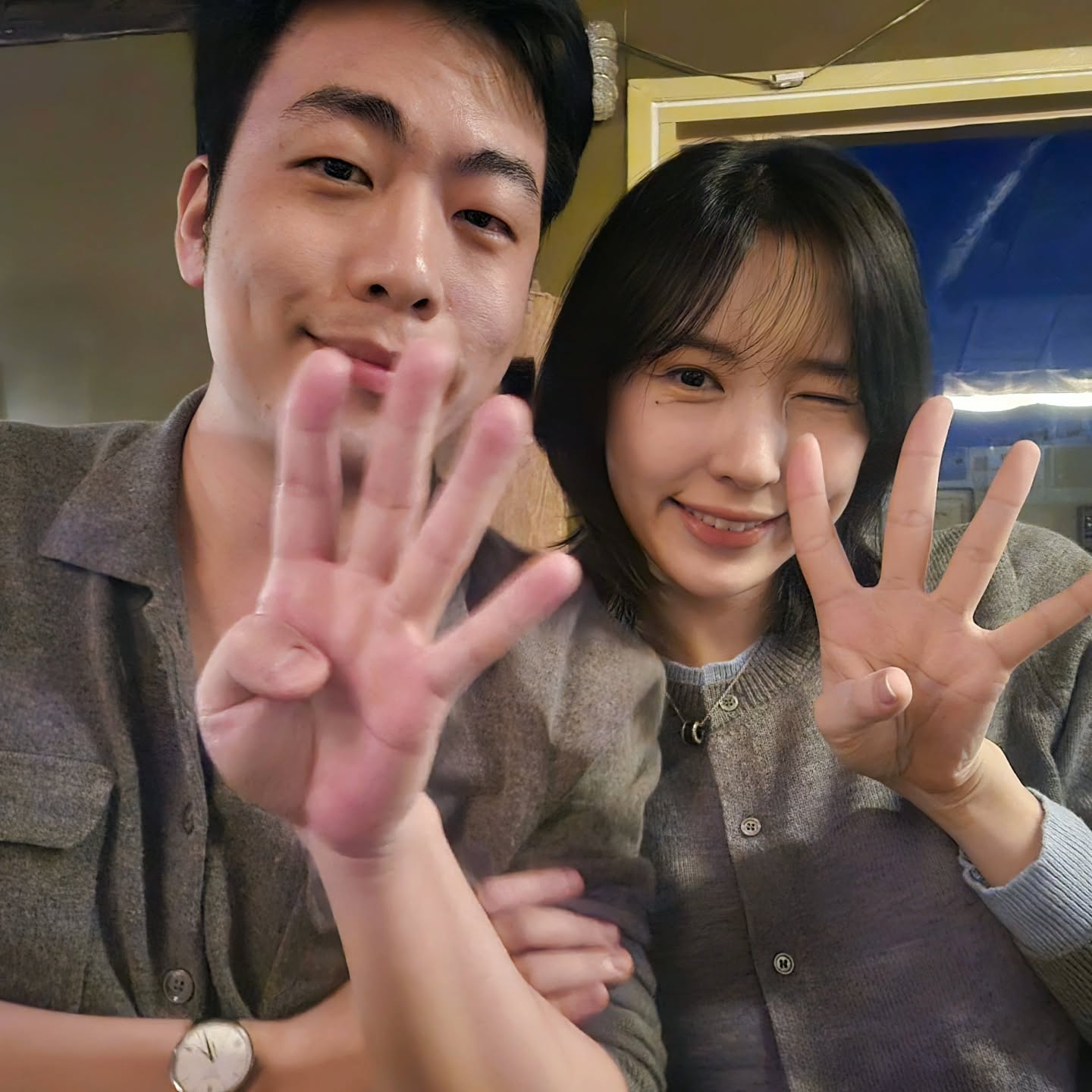 4주년 기념으로 오랜만에 데이트👫

비록 동네맛집에서 얼른 밥먹고 
아이스크림먹고 슝 들어왔지만
최근 보낸 시간중에 제일 행복했댜😆

앞으로 우리 인생이 어떻게 변할지 모르겠지만
항상 서로를 믿고 의지하면서 행복하게 살자🥰

4년동안 너무 고마웠고 앞으로도 잘부탁해!
이번생을 성공하게 해준 내남편, 고마워❤️

+ 여기 솥밥, 마튀김 진짜 너무 맛있음 
#오오미미
