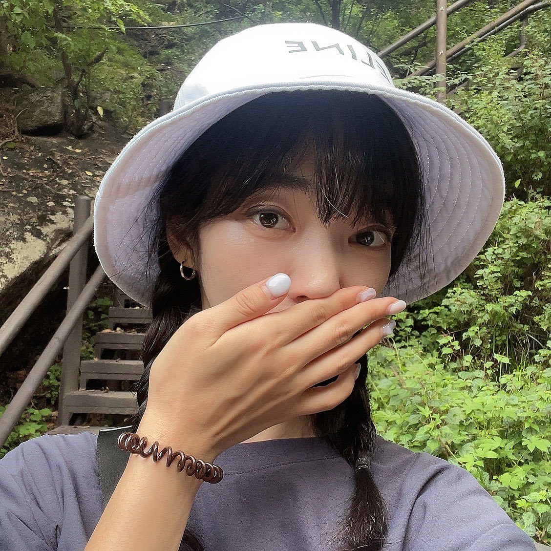 북한산 백운대⛰️
등산 초반 땀나기전 -> 땀난 후 ㅎㅎㅎ

산악대장님과 함께한 등산!! 
산이 아니라 날씨가 우리를 힘들게 하넹
여름에는 등산 하는거 아니었오 ㅎㅎ

이번에도 날 잘 이끌어준 yoonddosan 대장님🧡
다음 산행도 함께 해요!!