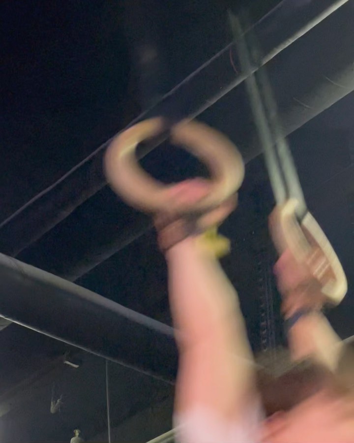 징징대는건 대개 큰 도움이 안 된다

인생이든 운동이든

알긴 아는데...

머슬업 10개씩 다섯번...

하고싶었는데 마지막엔 6개

스쿼트 315로 3개씩 8번...

하고싶었는데 295로....

하다... 가 마지막 두번은 275

데헷😉