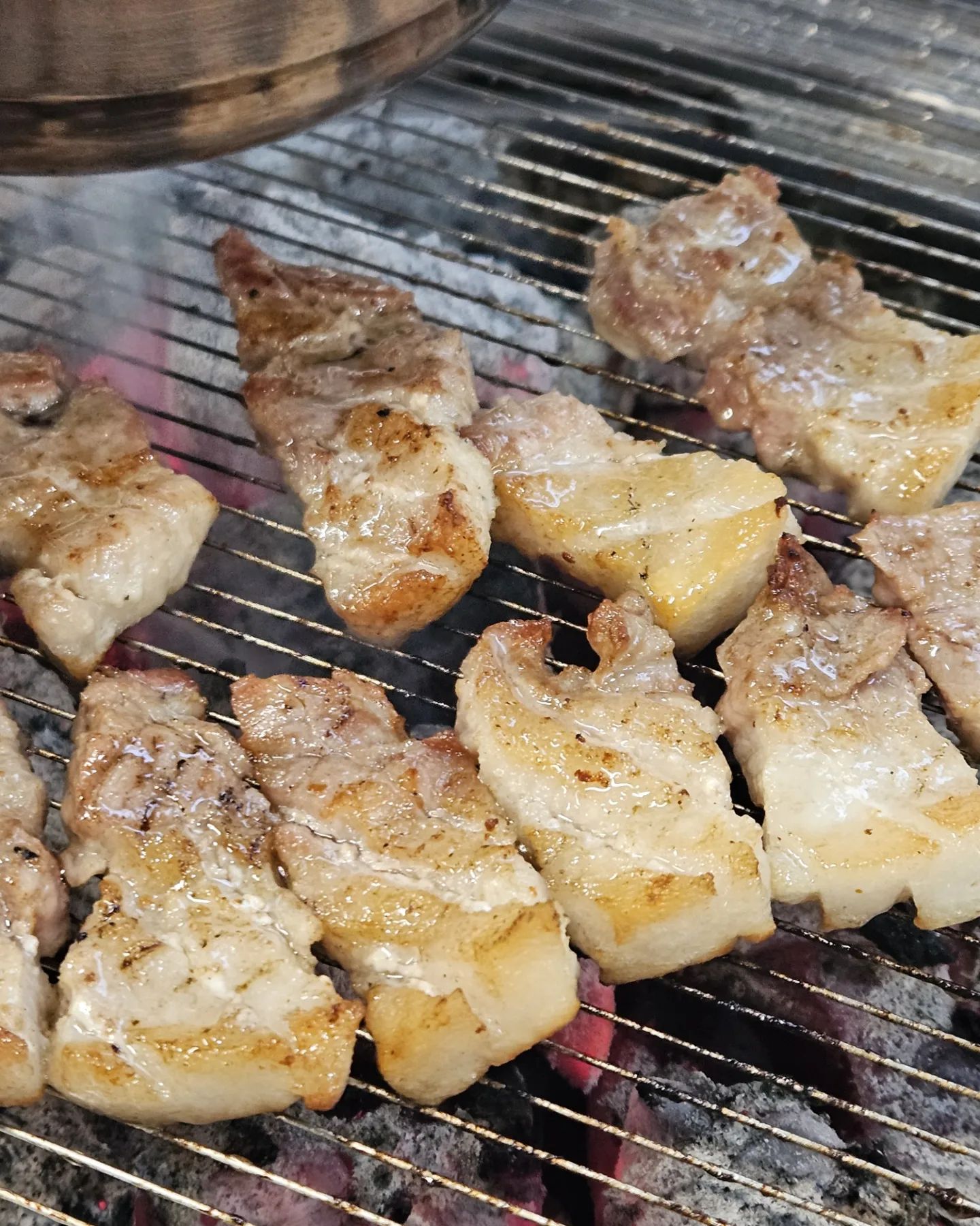 #제품제공 
청주 고기맛집 식껍 다녀왔습니다!
반찬이 너무 많고 맛있어요!
쌈 종류가 굉장히 많아서 좋았어요!
(365일 눈이나 비올 때 이벤트도 있답니다)
👍👍👍