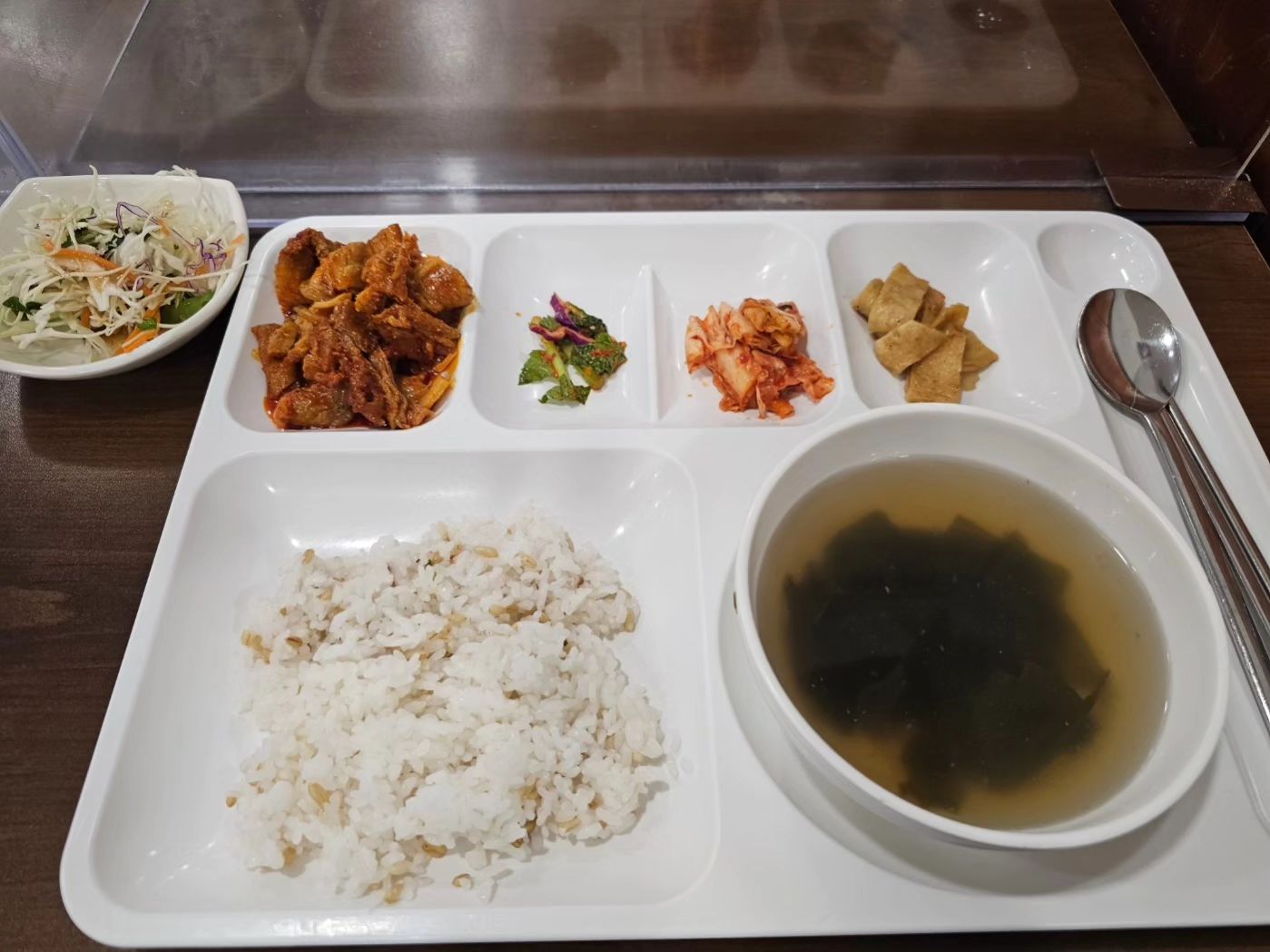 오늘의 점심빱😍
감기걸려서 아무맛도 안나지만 살기위해먹는다,,,,!!!!!!😭😭