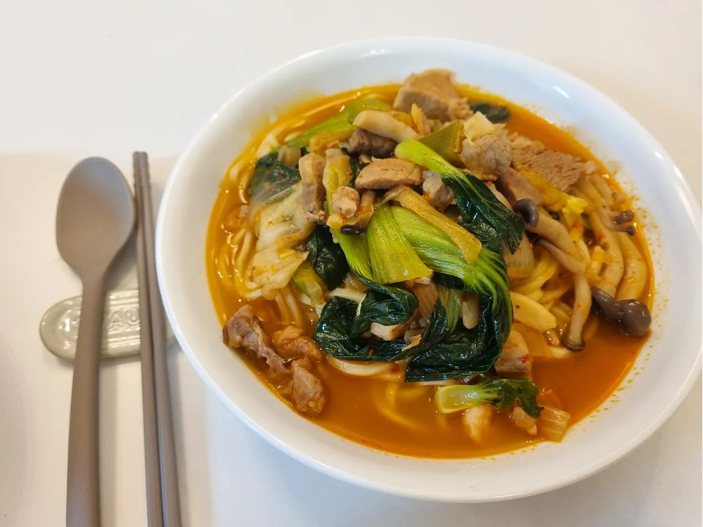 오늘 저녁은 고기, 해물 다 때려 넣고 만든 육해공짬뽕:) 첫 짬뽕치고 얼큰하고 만족스러움ㅎ 귀차니즘 이겨내고 만든 보람이가 있구먼☺️
.
.
.
#신혼부부 #신혼밥상 #집밥 #짬뽕  #오늘의식탁 #먹스타그램 #food #foodie #음식 #푸드스타그램 #저녁 #foodporn #foodstagram #일상 #소통