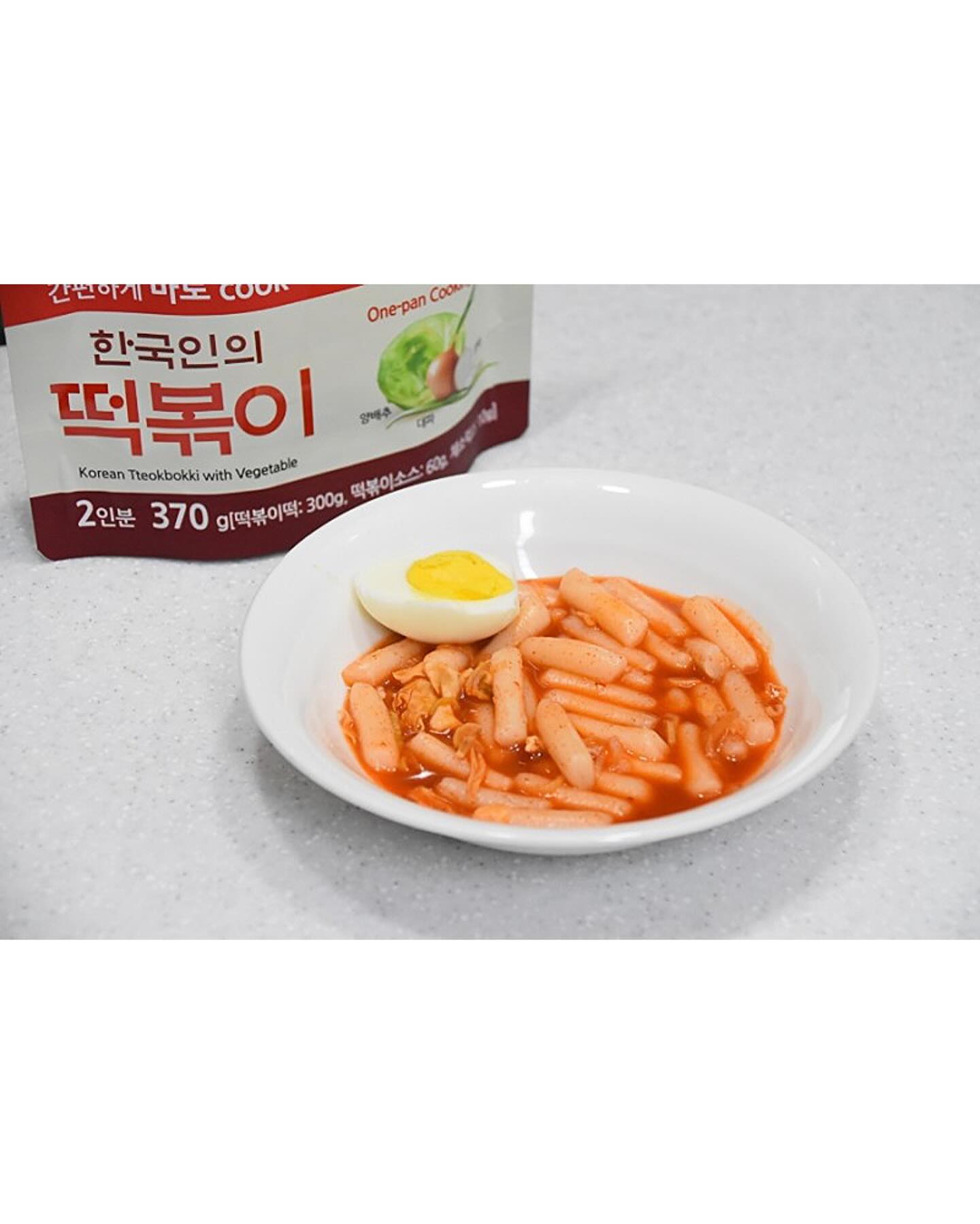 #협찬
즉석떡볶이 먹고 싶을때
간편하게 조리하여 먹을수있는
우리들녁식품 떡볶이 밀키트만한
떡볶이는 없는것 같아 바로 cook

냄비에 물 360ml+떡볶이소스(분말)+
채소믹스 넣고 끓이기만 하면되니깐
어린이간식이나 맥주안주로도 좋은데
쫀득쫀득한 쌀떡이라 더 맛있음🥺

#바로COOK #우리들녁식품 #한국인의떡볶이 #쌀떡 #간편조리 #국내산밀키트 #온가족간식 #추억의맛 #원팬요리 #뚝딱완성 #떡볶이밀키트추천