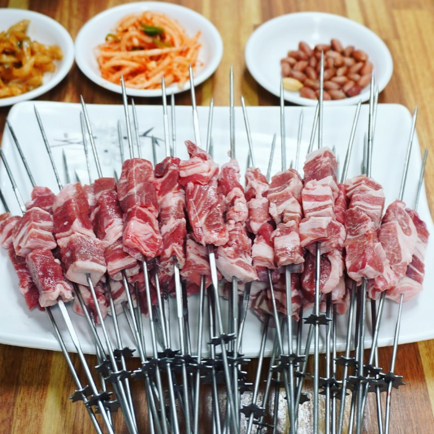 #칭따오양꼬치#노량진맛집

노량진놀러가서먹은#양꼬치 🐏🐑
꿔바로우에 푸짐한반찬들☺️☺️
마라양꼬치도 새로나와서 중독성엄청나요🤤
사장님과 직원분들이 너뮤너무친절해서 또 방문하고싶습니다👏👏

#노량진양꼬치#노량진역맛집