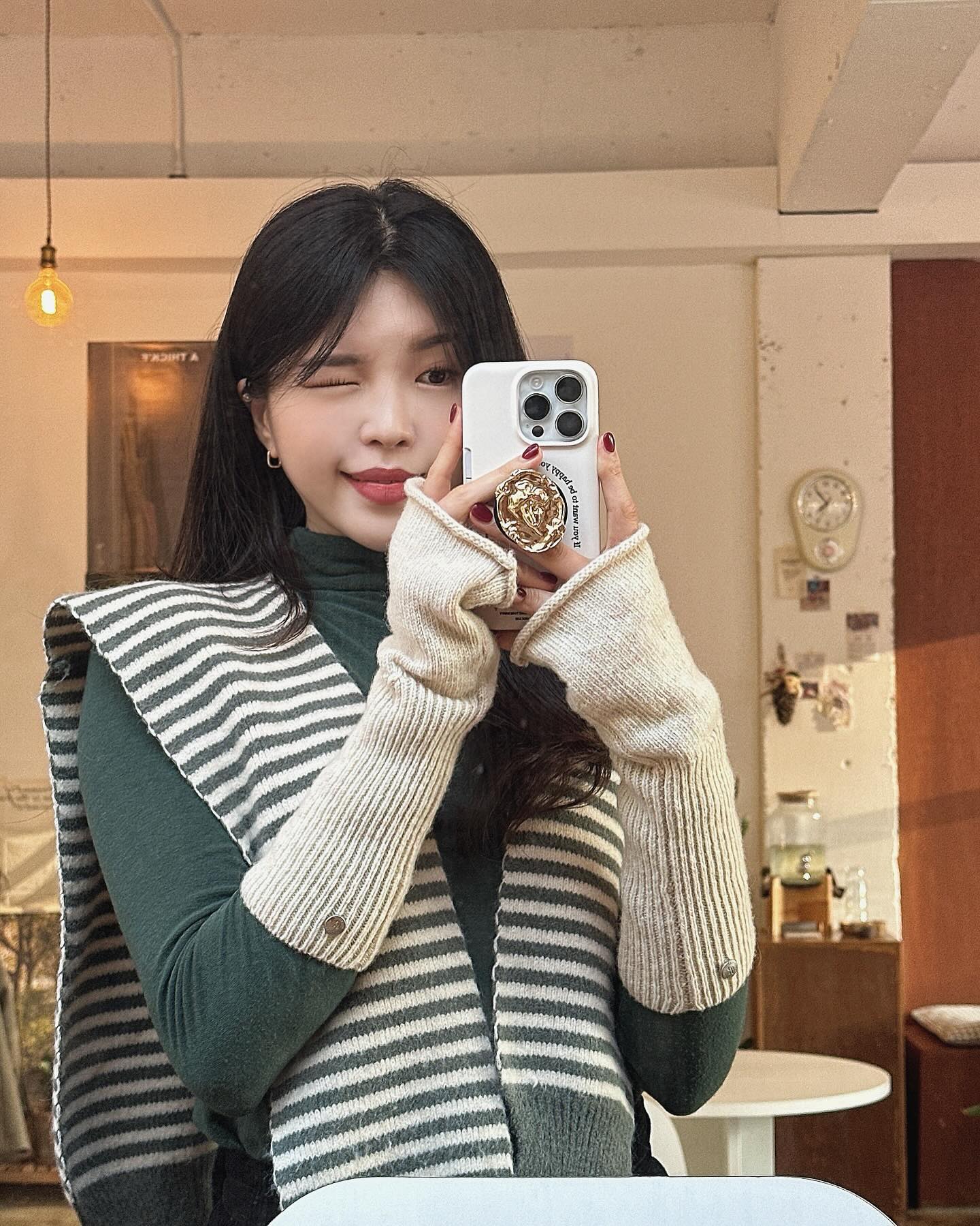 #협찬 #모모케이스 momo_case_store 
간만에 바꾼 #핸드폰케이스 😍 홍홍
갬성적이야 #카드케이스 너무 편하댜 💳🤎
#아이폰14프로케이스 #그립톡 🤳
핸드폰 새옷 입혀놓은 누낌☺️ 후후 #기분전환 감사합니당🫶
#폰케이스 #폰케이스맛집 #아이폰14프로