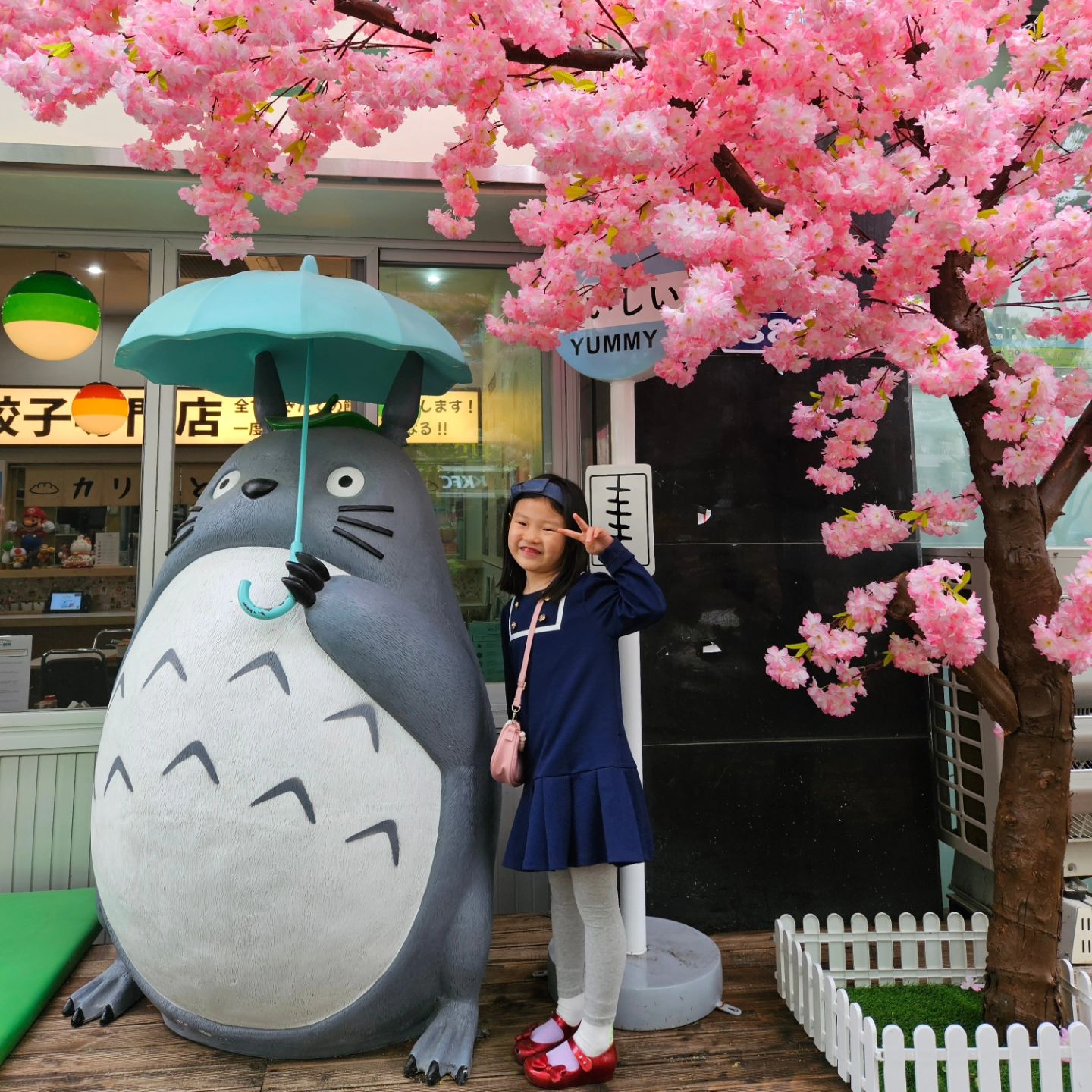 #요미우돈교자 

어제 분명히 감기기 있는거 같은데
정신력으로 12시 넘게까지 티비보던 친구
로희애비가 더 먼저 뻗은 어제
아침에도 로희가 더 먼저 일어나서 놀기시작함

그리고 비 안오고 운영하면 뜀동산 가자고 했더니
새우튀김에 밥 뚝딱하고 12시부터 기다렸다합니다ㅋㅋㅋㅋ

#여행가고싶어지는곳 #커플성지인가 
#김해맛집 #내외동맛집 #요미우돈교자김해점
#로로희그램