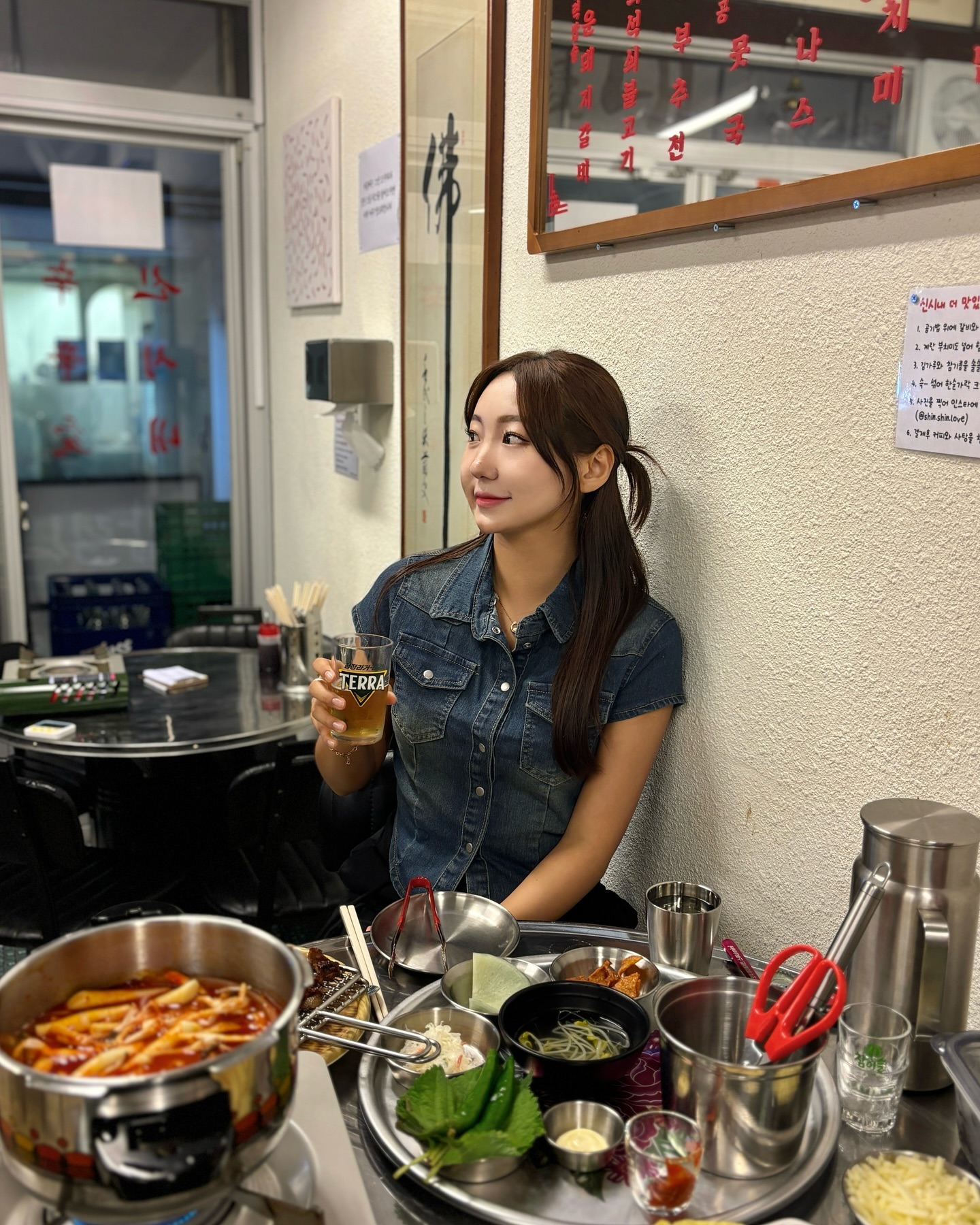 #협찬 

🔥동명동에 새로 생긴 갈비찜 맛집 '신시내' 에서 초대해주셨어요🔥

동명동에 매운 갈비집 맛집이 새로 생겼다고해서 바로 갔다왔는데
고기가 완전 야들야들 부드럽더라구요´͈ ᵕ `͈ ♡°◌̊
맵기도 조절할 수 있어서 좋았구 석쇠불고기도 너무 맛있어서 푸파해버린
술을 술술 부르는맛🍺!!!

#동명동맛집 #동명동데이트 #동명동밥집 #동명동 
#광주맛집 #신시내맛집 #신시내동명동