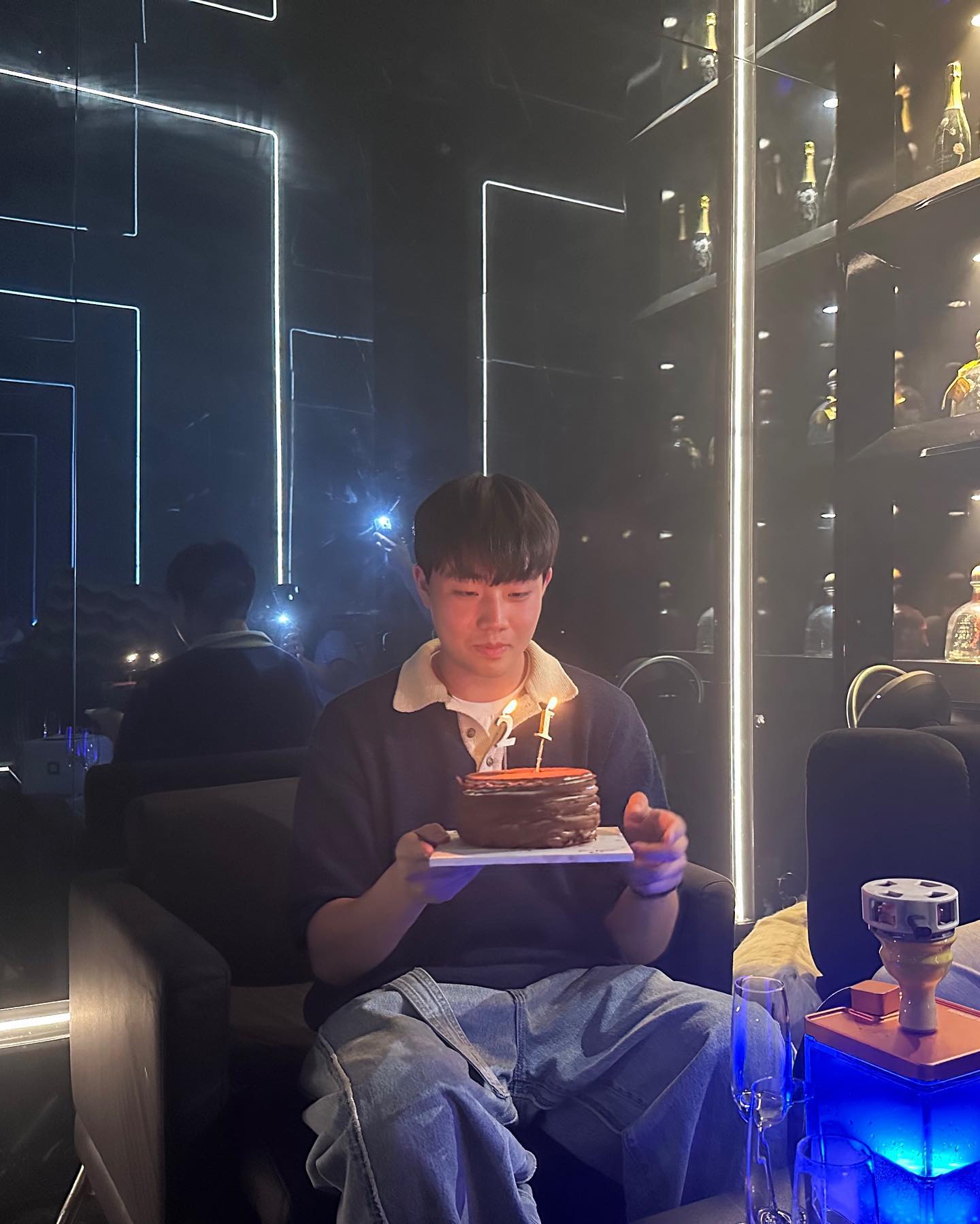 21TH Birthday🎂

최근에 바쁘다는 이유로 주변을 거의 챙기지 못해 이번 생일은 크게 축하 받지 못할 것 같아서 걱정을 많이 했는데, 예상 외로 너무 많은 축하를 주신 여러 분께 너무 감사합니다...🫶

사실 저는 생일을 1년 동안 내가 잘 살아왔는 가에 대한 지표로도 사용을 하고 있었기 때문에, 이번 생일이 더더욱 뜻깊었던 것 같아요

아무것도 아닌 제게 너무 많은 축하와 응원, 격려를 주셔서 다시 한 번 감사드리며, 받은 축하를 연료 삼아 더 열심히 성장해서 모두에게 다 보답하겠습니다

잊지 못할 생일을 만들어 주신 모든 분들, 특히 딘과 팀원분들께 더더욱 감사하다는 말씀 드립니다

모두 사랑합니다🫶🎂
