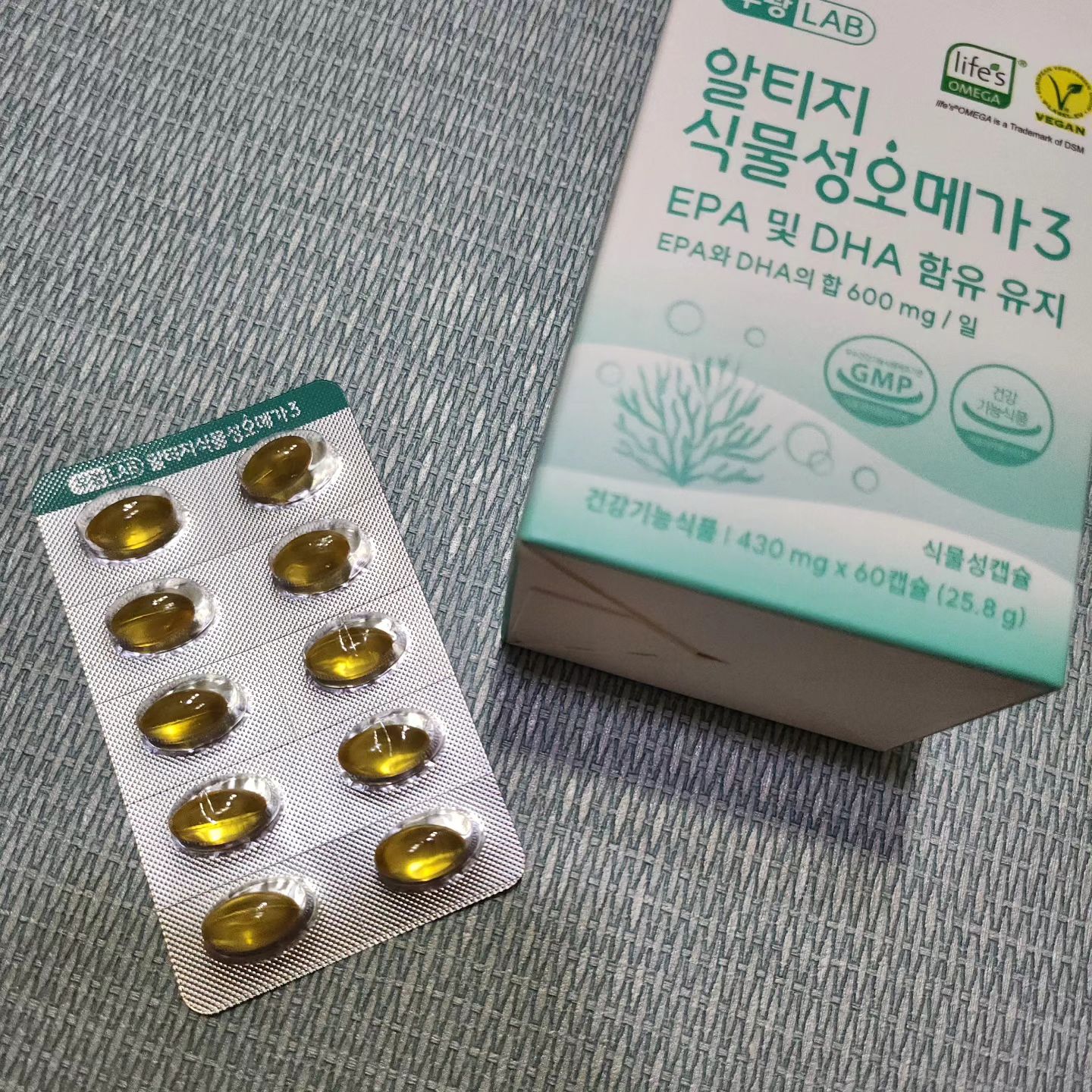 #광고

필수영양제인 오메가3 !
매일 먹는 영양제 중에 오메가3가 빠질 수 없어요 😊
개인적으로 알약 크기가 작은걸 선호하는데
먹기 편해서 좋았습니당
식물성 오메가3 원료로 중근속으로부터 안전한 미세조류를 추출해서 믿고 먹을 수 있어요 😍 

.
.
.

#어취적은오메가#식물성오메가#부광오메가3#부광LAB #부광#부광랩#부광약품#알티지오메가#RTG오메가#목넘김쉬운영양제#혈행개선#콜레스테롤영양제#식물성오메가3
#오메가3추천 #영양제추천 #필수영양제