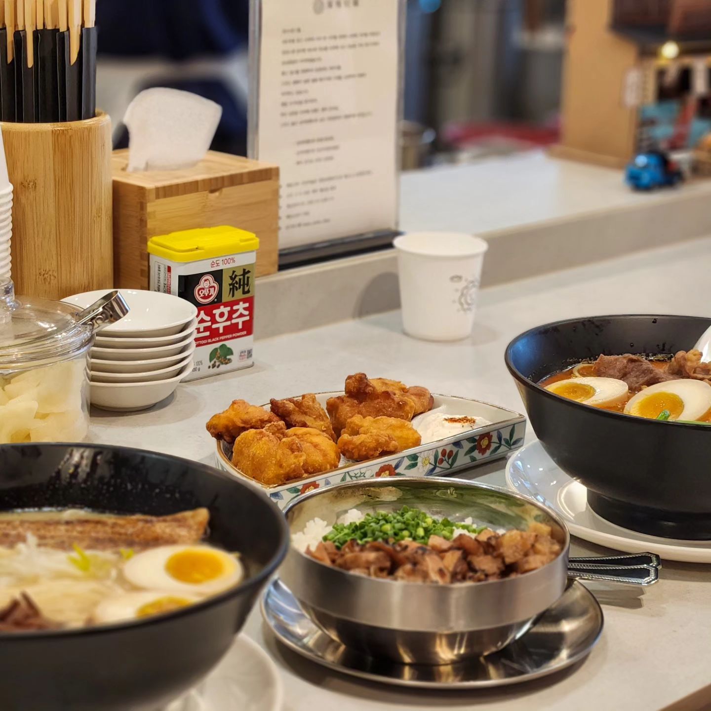 #협찬 심야라멘트럭 데이투 🍜

태싹이 낳기 전에 라멘먹으러 다녔었는데
몇년만에 먹어보는 라멘이었던지 ｡·͜·｡

국물 한모금 호로록 하고는 둘 다 눈이 휘둥그레 
오랜만에 먹어서 맛있다기엔 그냥 너무 맛있었던 라멘 -

🏷 𝙩𝙝𝙖𝙣𝙠 𝙮𝙤𝙪 @심야라멘트럭삼산직영점
🪧 울산 남구 삼산중로 15 1층

#울산#라멘#심야라멘트럭#삼산맛집#울산맛집
#맛집추천#맛집스타그램#데이트#럽스타그램
#울산라멘#좋아요#좋아요반사

⠀