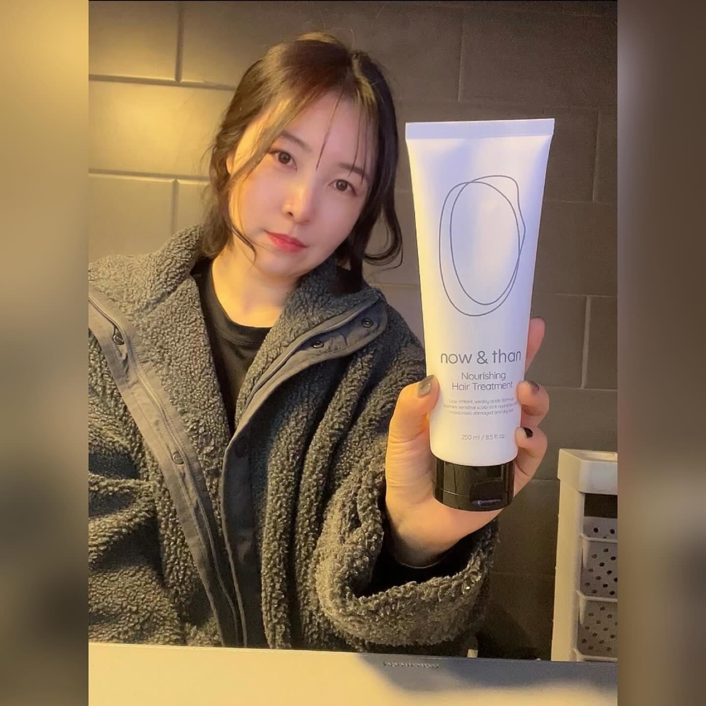 #협찬 #나우앤댄 #나우엔댄 #나우앤덴 #나우앤댄트리트먼트 

두피까지 안심하면서 사용할수 있는 트리트먼트를 찾으신다면 바로 이겁니다 🥹
무실리콘이라서 두피까지 발라도 두피자극이 안돼요 🔆
오히려 두피를 진정시키고 각질케어 효과까지 가득하죠 ^0^
제형이 그냥 제형이 아니라 오돌토돌한 파란색 가루가 혼합되어있었는데요♥️
이게 바로 비타민E 캡슐이라고 하더라구요 ☺️
때문에 내 머리카락에 영양을 듬뿍 줄수 있어요
게다가 냄새까지 왜케 좋죠? 향긋해요 > < 

#미용실트리트먼트 #헤어트리트먼트 #헤어트리트먼트추천 #극손상헤어팩 #극손상트리트먼트 #무실리콘트리트먼트 #두피팩 #nownthan
