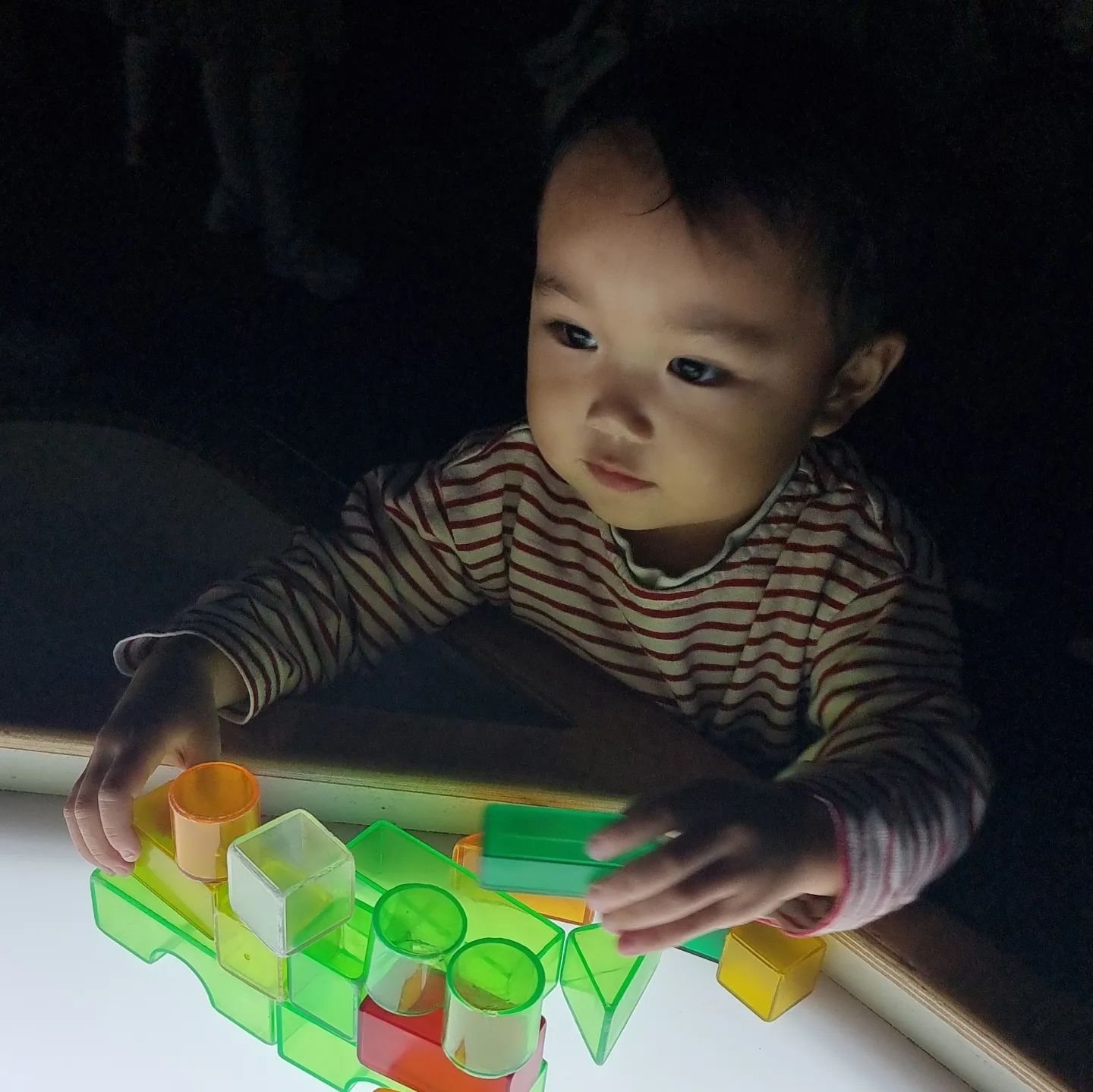📍서울상상나라

비오는 주말 뭘할까 고민하다가
금요일에 급 상상나라 예약!
주말이고 비예보에 실내로 다 모여서
사람이 엄청 많았지만 그래도 잘 놀았다😁

울 예준이 혼자 춤추는영상 웃기네....
요즘 흥이라는게 점점 많아지나보다🤣

아이들이 재밌게 할 수 있는 체험거리도 많고
어린이대공원 안에 있어서 동물원이랑
놀이공원까지 한번에 즐길 수 있어서 넘 좋다