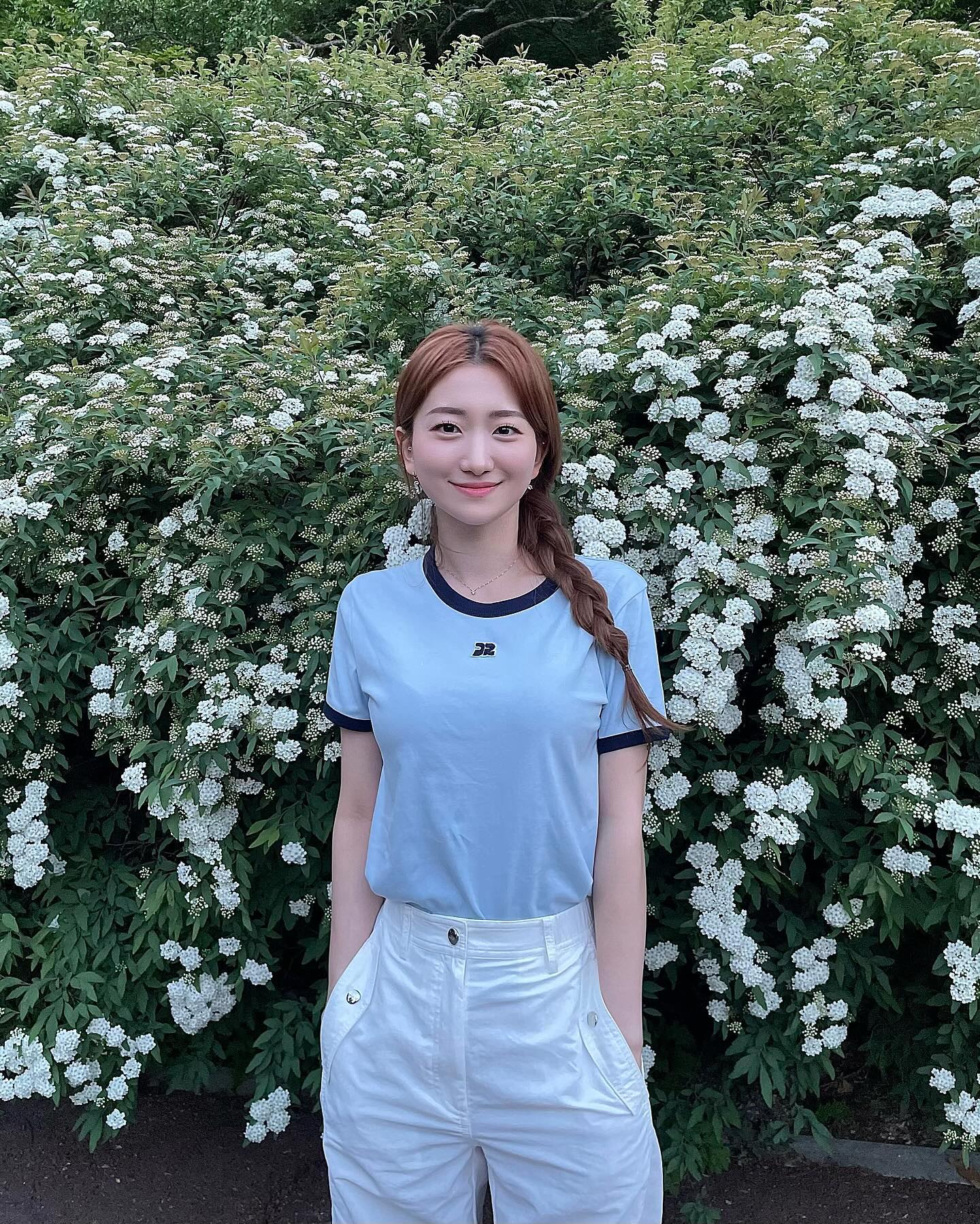 projectm_official_ 
✔️크롭 링거 티셔츠
랍빠 배색과 가슴 부분 와펜이 포인트되어 
캐쥬얼 착용하기 좋은 아이템이에요💙

✔️나일론 파라슈트 팬츠
가볍고 탄탄한 소재감이 돋보이는 나일론 팬츠! 
베이직한 디자인으로 어디에나 잘 어울리고 캐쥬얼하게 코디 가능한 제품이에요🤍

#프로젝트엠서포터즈 #프로젝트엠 #projeciM #그래픽티셔츠 #파라슈트팬츠 #카고팬츠 #여름아우터 #여름코디 #여자코디 #협찬