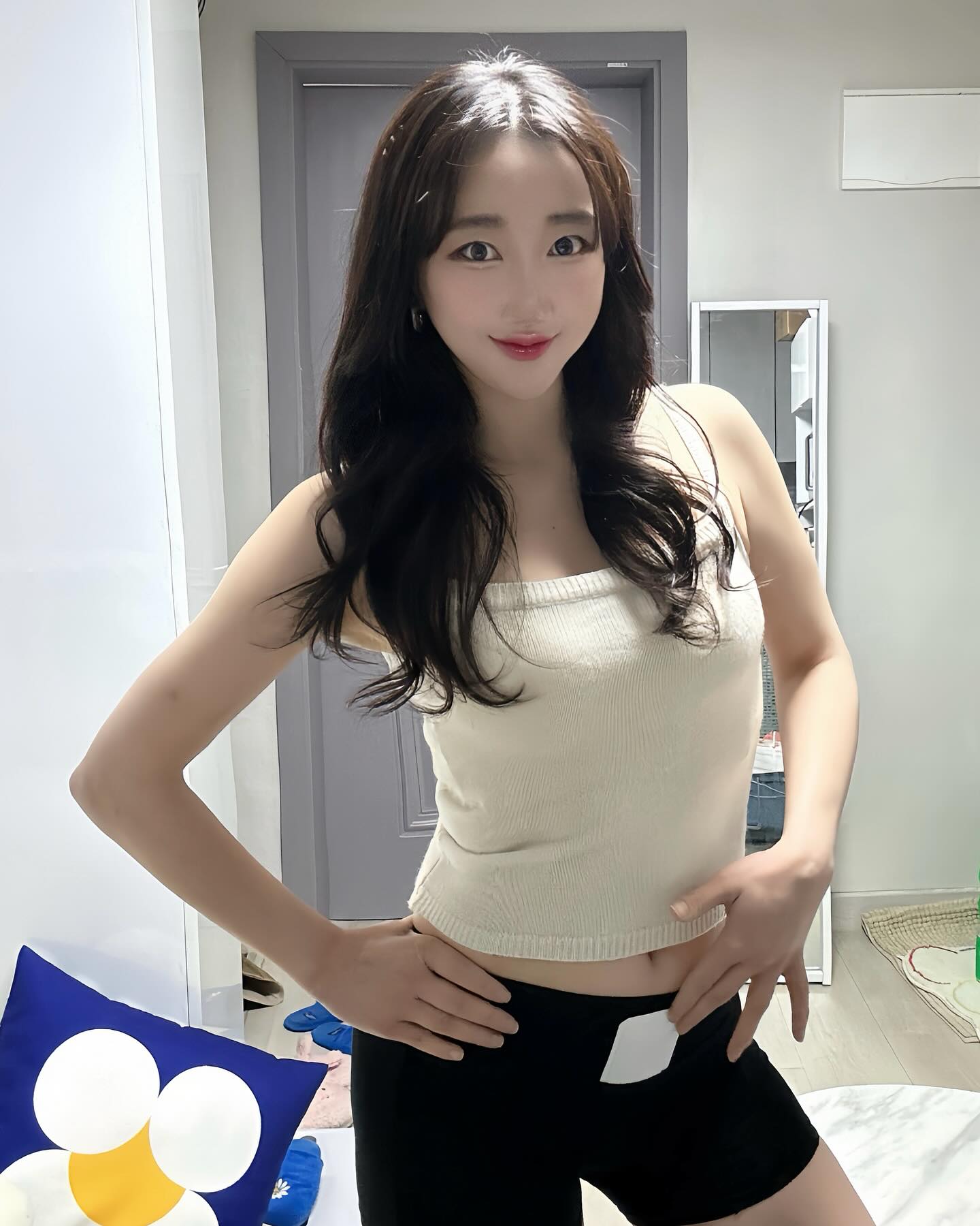 #광고 - 제가 좋아하는 슬림나인에서 또 일을 내버렸어요! 여성분들 생리기간이나 몸이 안좋을때 아랫배 따듯한게 얼마나 중요한지 다들 알고 계시죠?:) 배따숨 네모팬티는 앞부분에 핫팩포켓이 있어서 붙이는 핫팩을 쏘옥 넣어서 입을 수… | Instagram