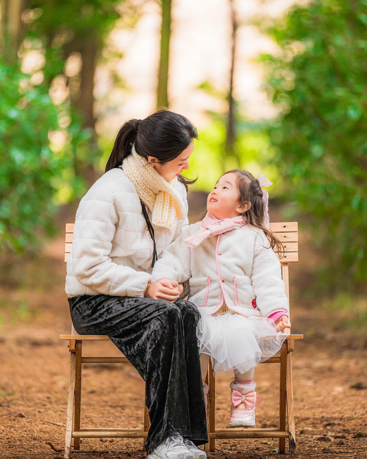 🍊깡싸부 in Jeju🍊

내가 찍었지만 말도 안나오는
제주의 스냅들…🤍🤍🤍

스토리에 올리기에 아까운 퀄리티라
그냥 냉큼 업로드해버림𖦹♥ᴥ♥𖦹

#비밀의숲 #동백포레스트 #어리목 #한라산 #제주도 #제주도가족여행 #제주도스냅사진 #제주스냅 #제주셀프스냅 #아빠표사진