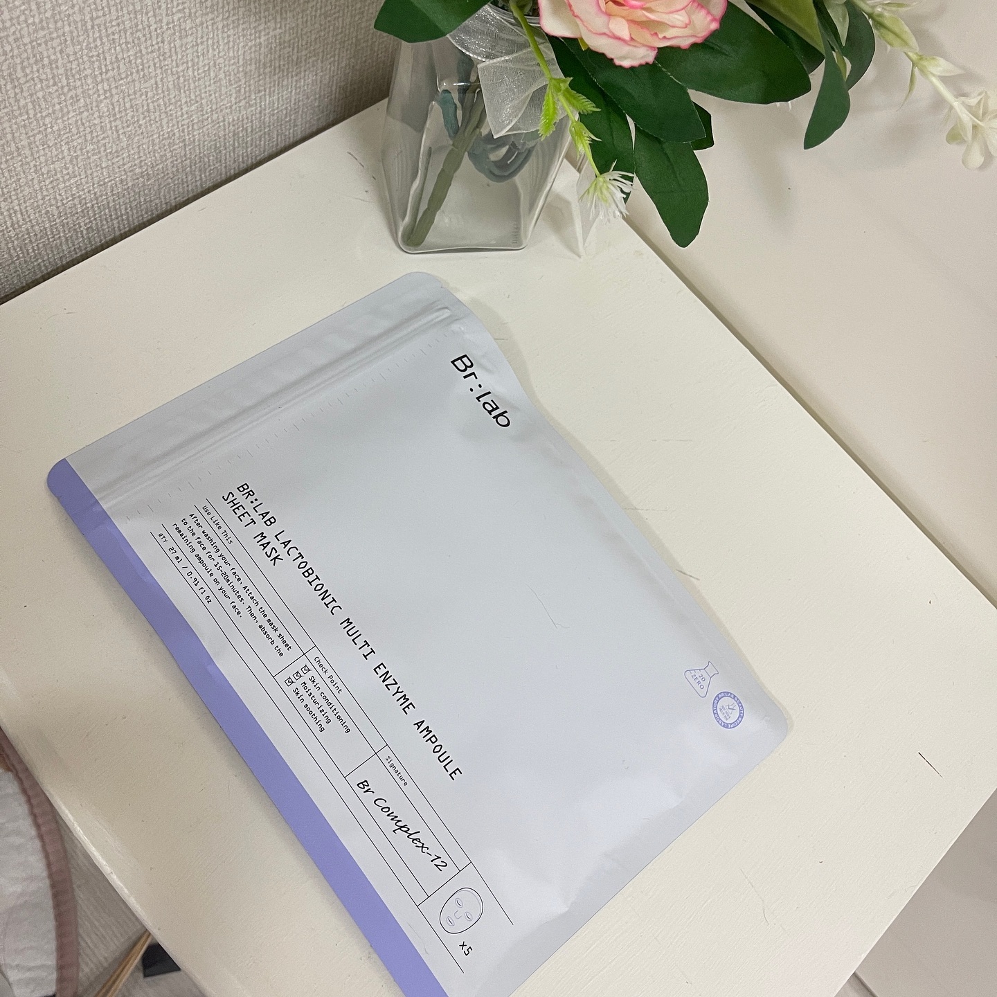 #협찬 비아르랩 락토바이오닉 엔자임 마스크사용 하고 피부건강 되찾은 썰 푼다~!
안녕하세요 여러분! 
오늘은 루이프가 직접 사용해본 
‘비아르랩 락토바이오닉 엔자임 마스크’를 소개해드리려구요
제품은 여러 플랫폼에서 좋은 평가를 받고 있어 굉장히 궁금했는데 직접 사용해보니 그 이유를 알겠더라구요 ㅎㅎ
피부 자극 없는 안심 마스크으로 피부 자극 반응도 0.00으로 피부에 전혀 자극을 주지 않는 안심 제품이에요
EWG 그린 등급의 안전한 원료를 사용해 인공 향료, 인공 방부제, 합성 색소 등이 전혀 없어 피부를 생각한 마스크라고 할 수 있죠 ^^
이 마스크의 핵심 성분은 비아르랩의 특허 성분인 ‘Lactobionic Multi Enzyme BR Complex-12’인데요 피부 깊숙이 수분을 공급하고 각질층을 관리해 촉촉하고 탄력 있는 피부로 가꿔준다는게 특징이에요
끈적임 없는 제형, 가벼우면서도 확실하게 피부에 밀착되는 시트지로 붙여놓고 일상생활 하기 넘넘 편하더라구요
1일 1팩 중인데 저 벌써 패키지 1개 다 쓴거 있죠!ㅎㅎㅎ
피부 자극 없는 안전한 성분, 특허 성분의 탁월한 효과, 편리한 사용감 등 다양한 장점을 보유한 락토바이오닉 멀티 엔자임 앰플 시트 마스크로 찐 피부 힐링 타임을 가질 수 있었어요~!
공식 인스타그램 계정 brlab.official
#비아르랩 #brlab #락토마스크팩 #필링팩추천 #1일1팩 #각질케어 #피부관리 #전문가추천템 #bha #aha