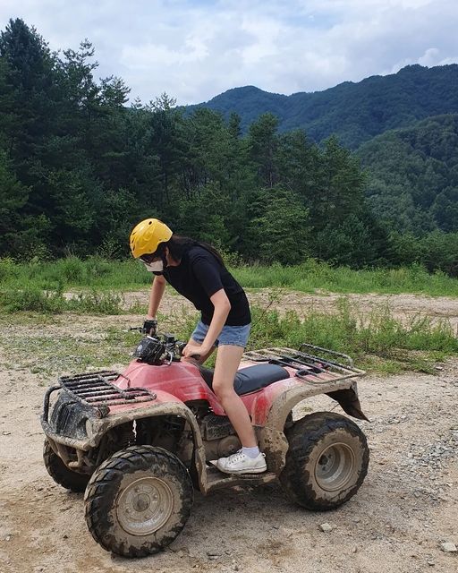 임수 on Instagram: "ATV 사륜 오토바이를 몰기 전에 운전 방법을 배울 때 처음 타는데 운전하기 어렵지 않을까 생각해 봤지만 버튼만 누르면 전진하고 회전만 잘 하면 엎어지거나 하지 않아서
