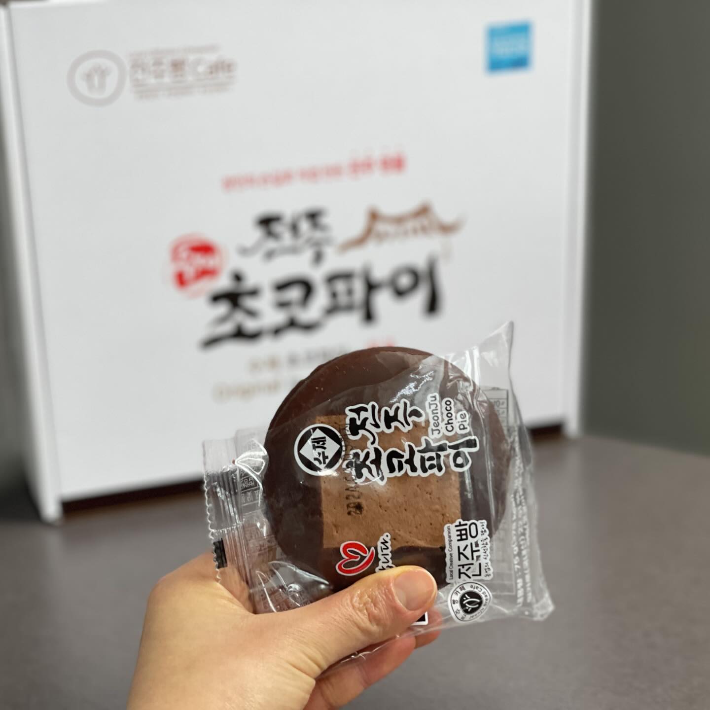 달콤한 디저트타임🍩

전주초코파이 원조 우리밀 전주초코파이🤭
선물로도 좋고 피곤하고 출출할때 간식으로도 굿👍

#디저트타임 #전주초코파이🍩 #우리밀초코파이 #전주먹거리 #전주초코파이 #전주초코파이원조 #카카오톡선물 #굿