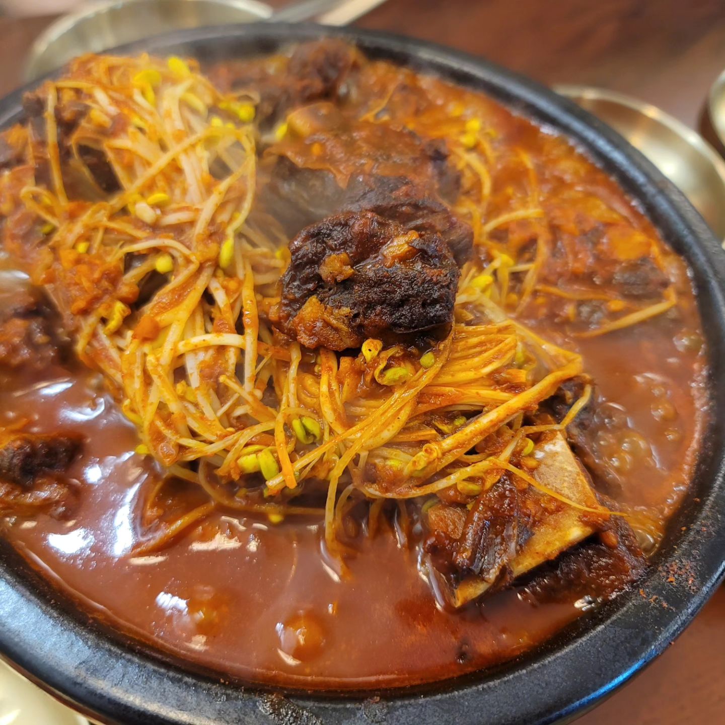 ⠀
매운 갈비찜과 볶음밥
일요일에는 역시 갈비찜이지
맛있게 맵다
⠀
갈비찜
갈..갈비로
비..비워진 위장이 채워졌다
찜..찜!나 너 찜!!!
⠀
⠀
#갈비찜 #매운갈비찜 #구서동맛집 #부산맛집 #산수화
⠀
