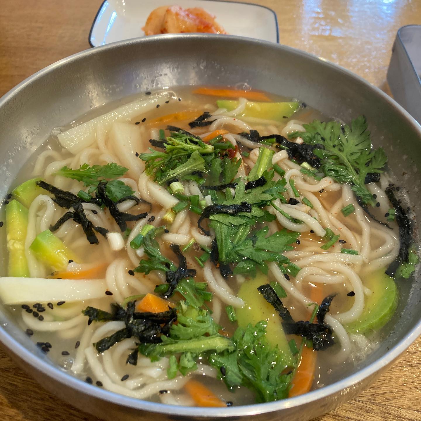 요즘 같은 쌀쌀한 날씨에는 뜨끈한 칼국슈🍜